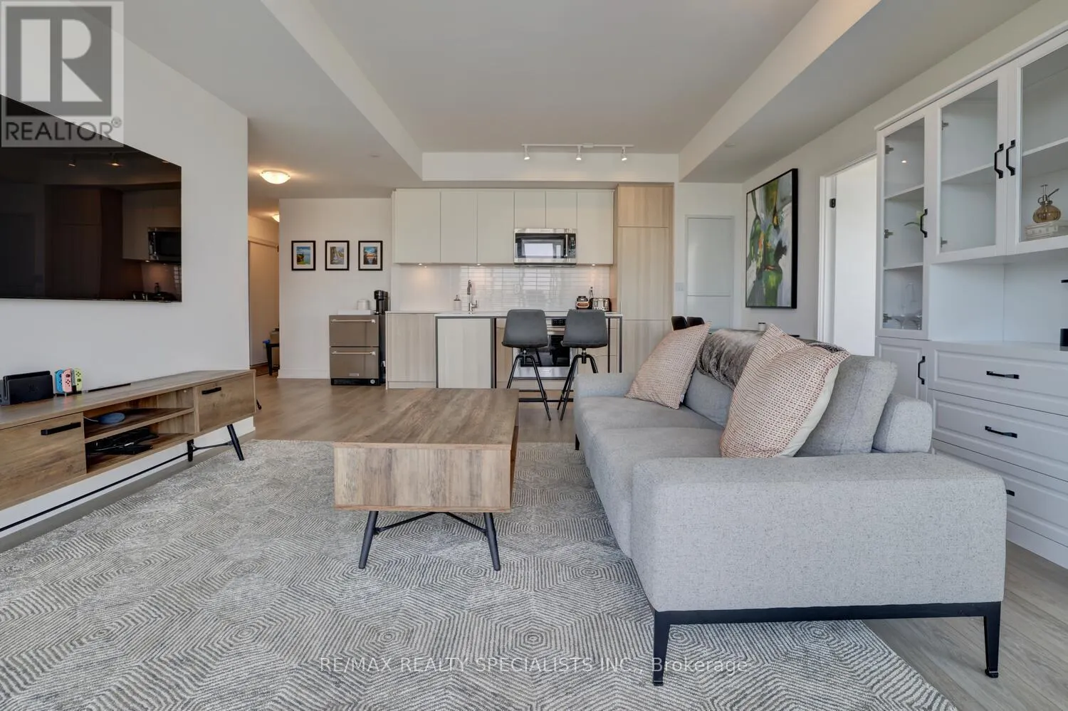 604 - 220 MISSINNIHE WAY