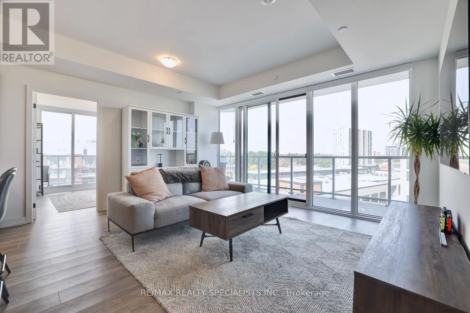 604 - 220 MISSINNIHE WAY
