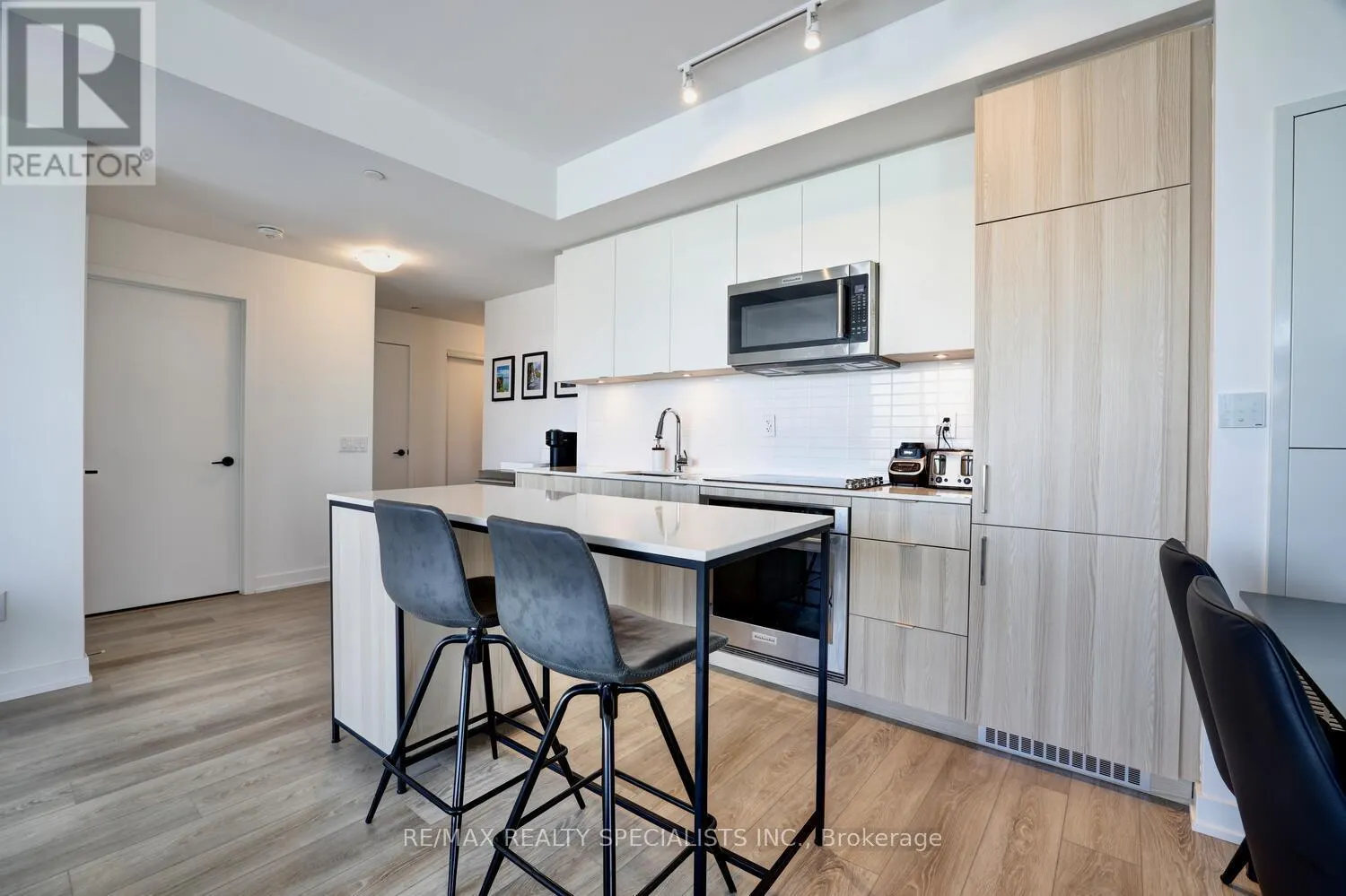 604 - 220 MISSINNIHE WAY