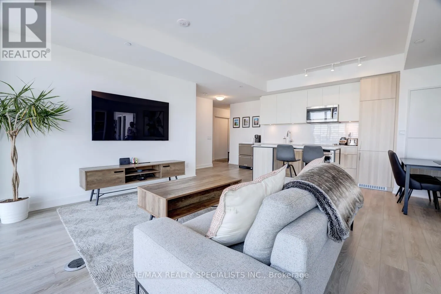 604 - 220 MISSINNIHE WAY