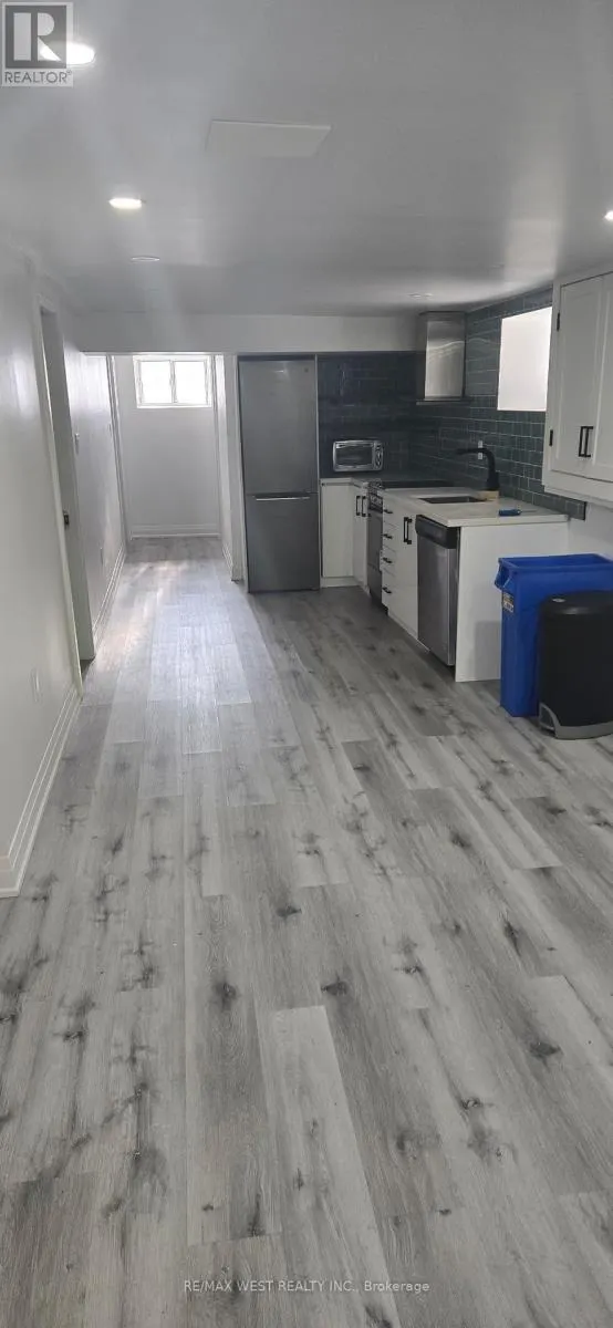LOWER - 450 GLENLAKE AVENUE