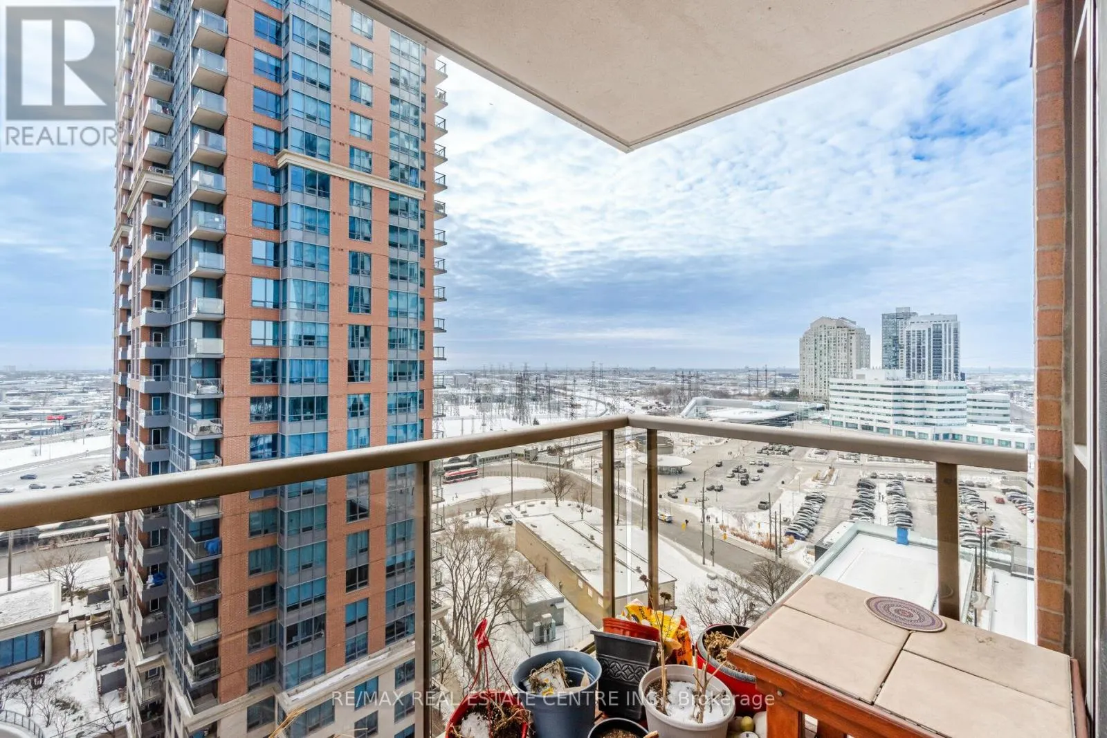 1227 - 5233 DUNDAS STREET W