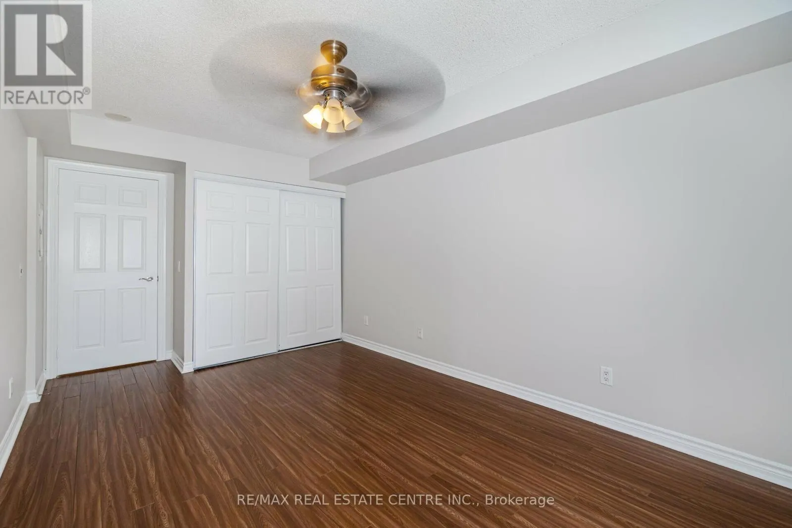 1227 - 5233 DUNDAS STREET W