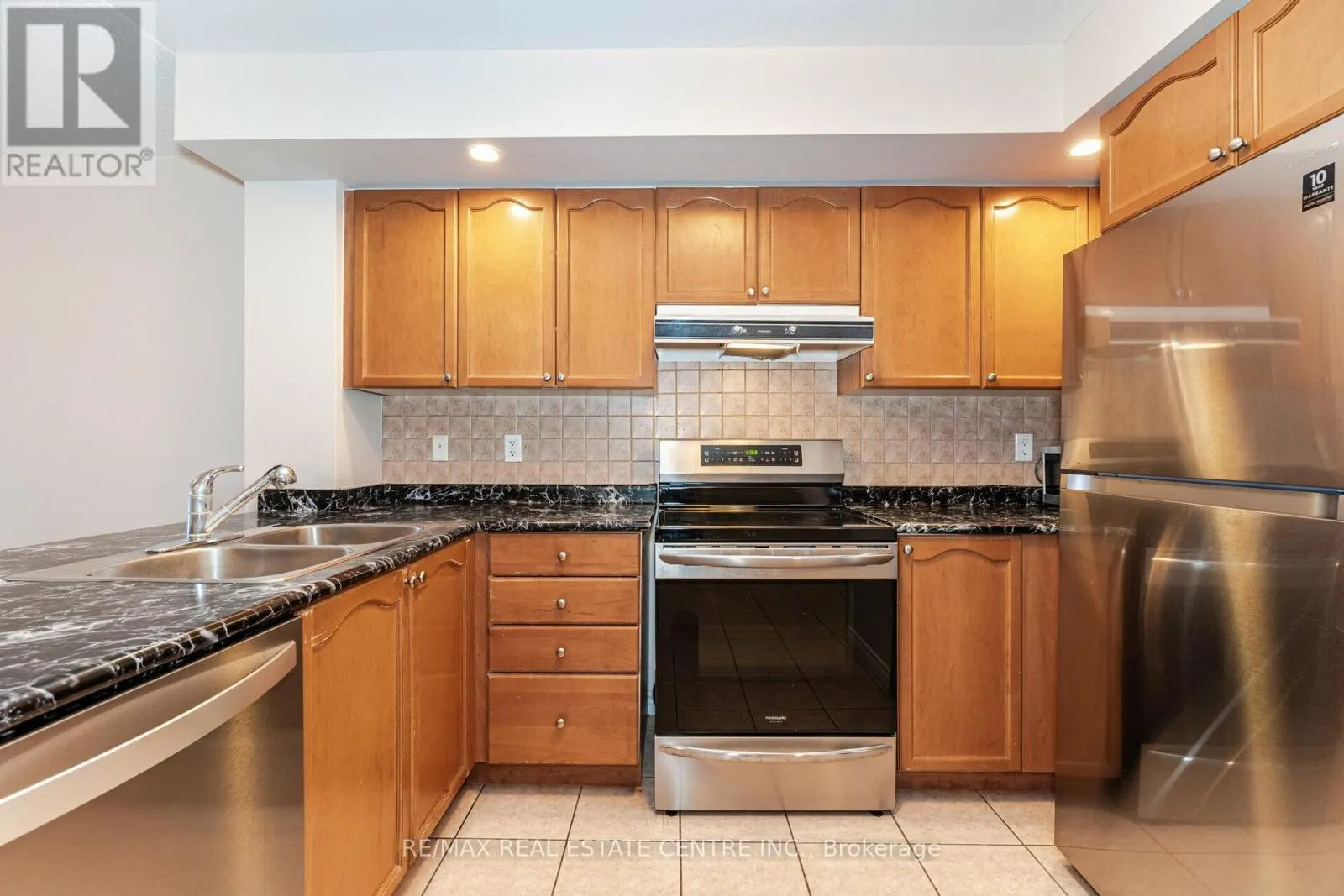 1227 - 5233 DUNDAS STREET W