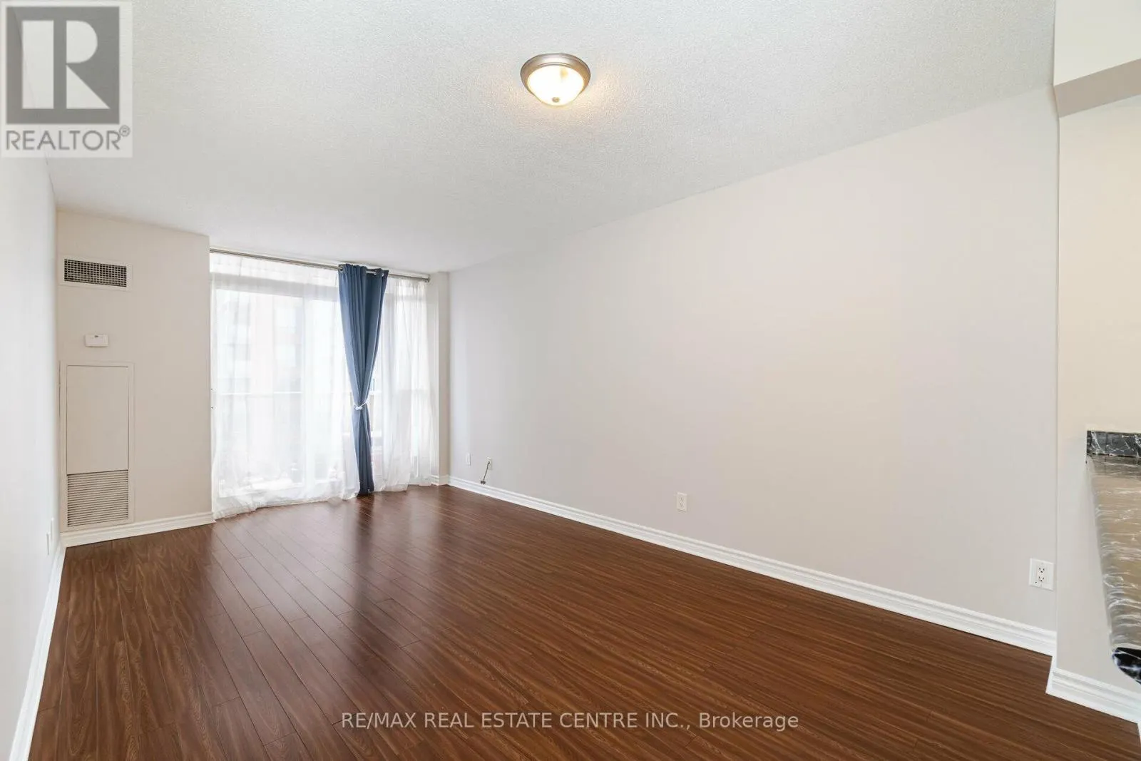 1227 - 5233 DUNDAS STREET W