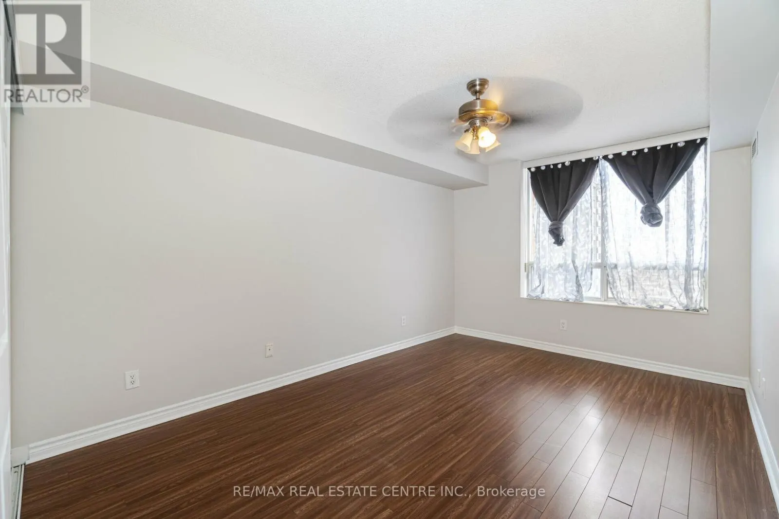 1227 - 5233 DUNDAS STREET W