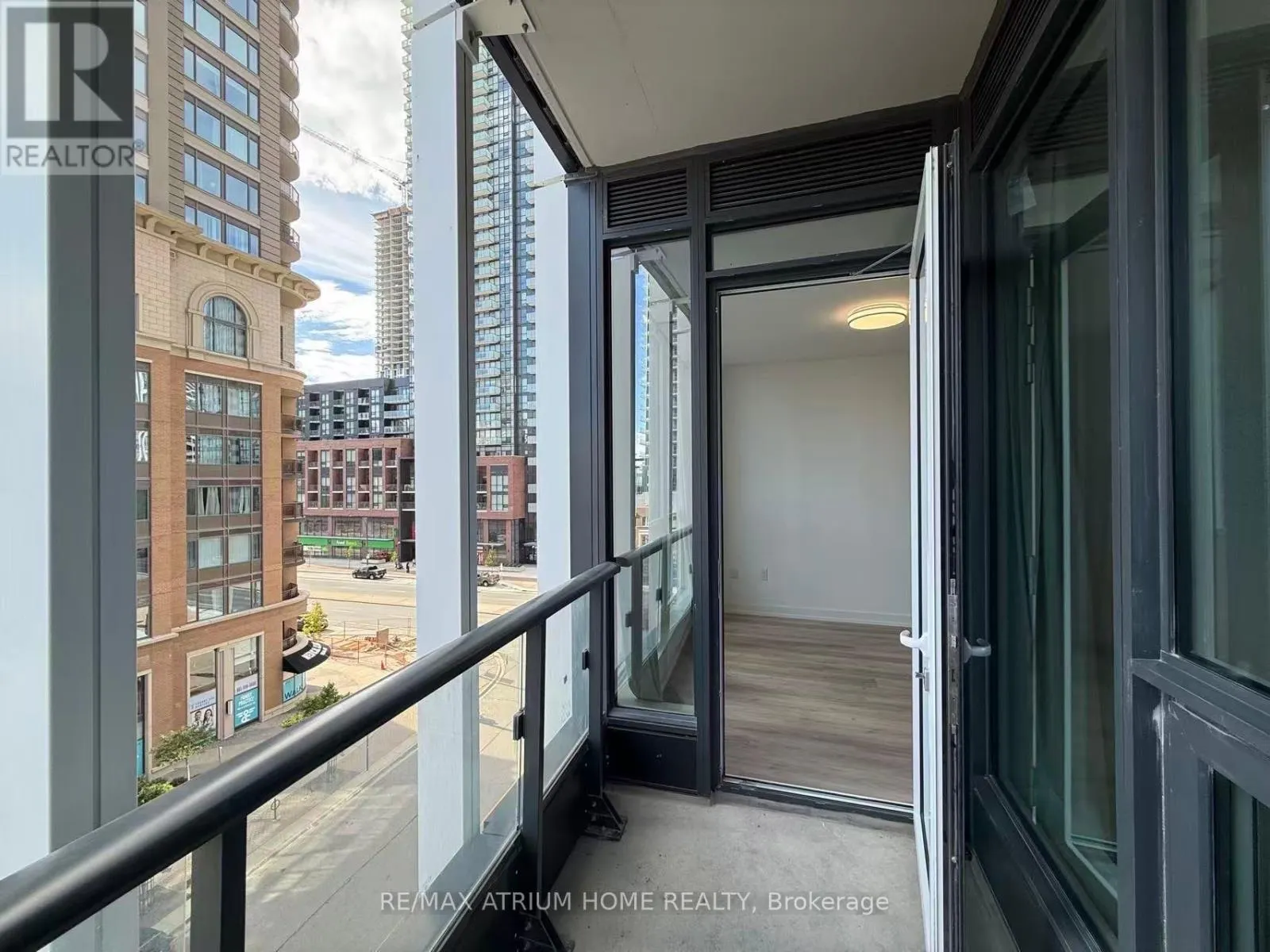 407 - 395 SQUARE ONE DRIVE