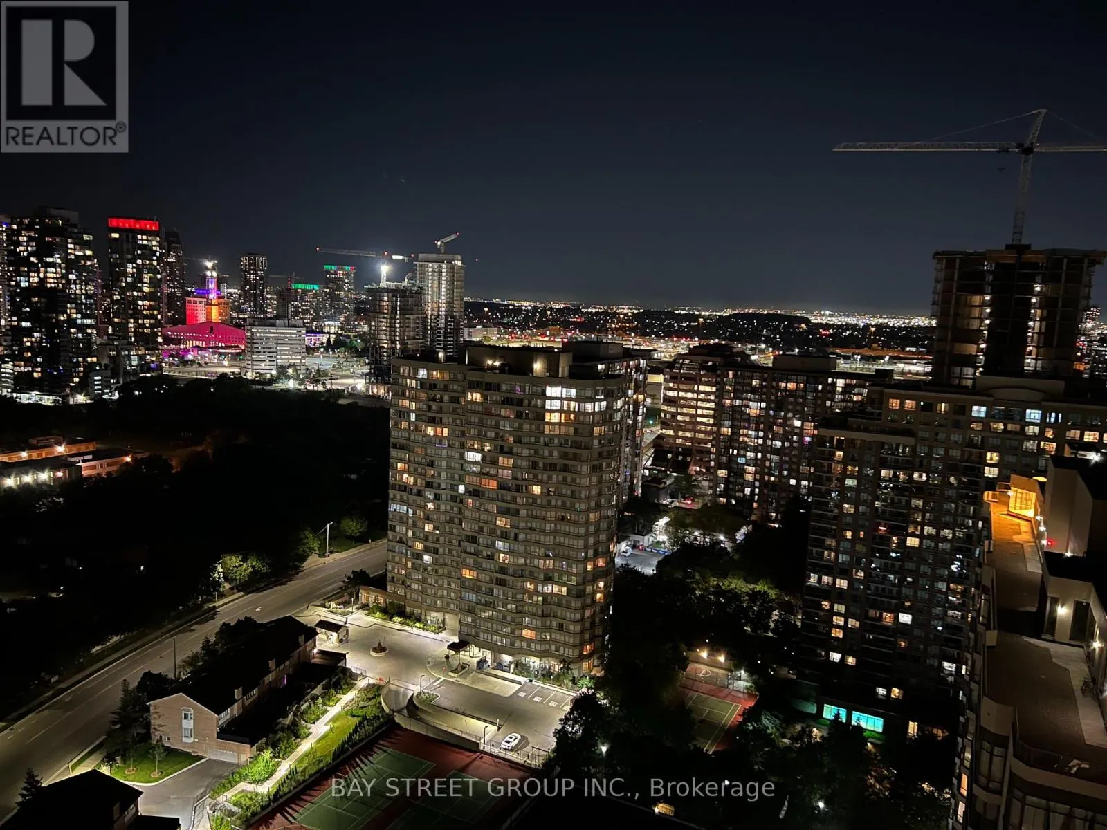 2910 - 36 ELM DRIVE W