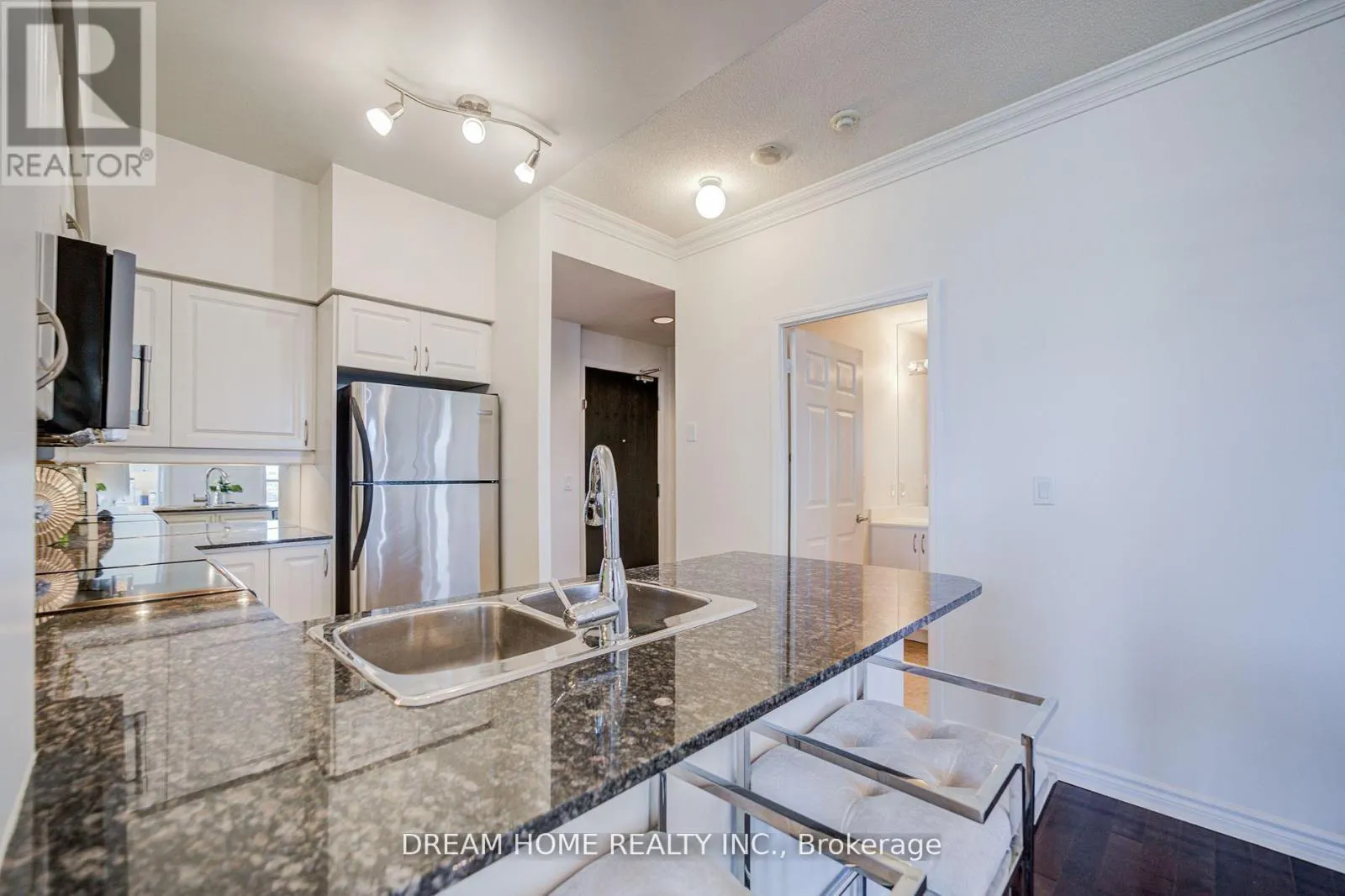 2004 - 388 PRINCE OF WALES DRIVE