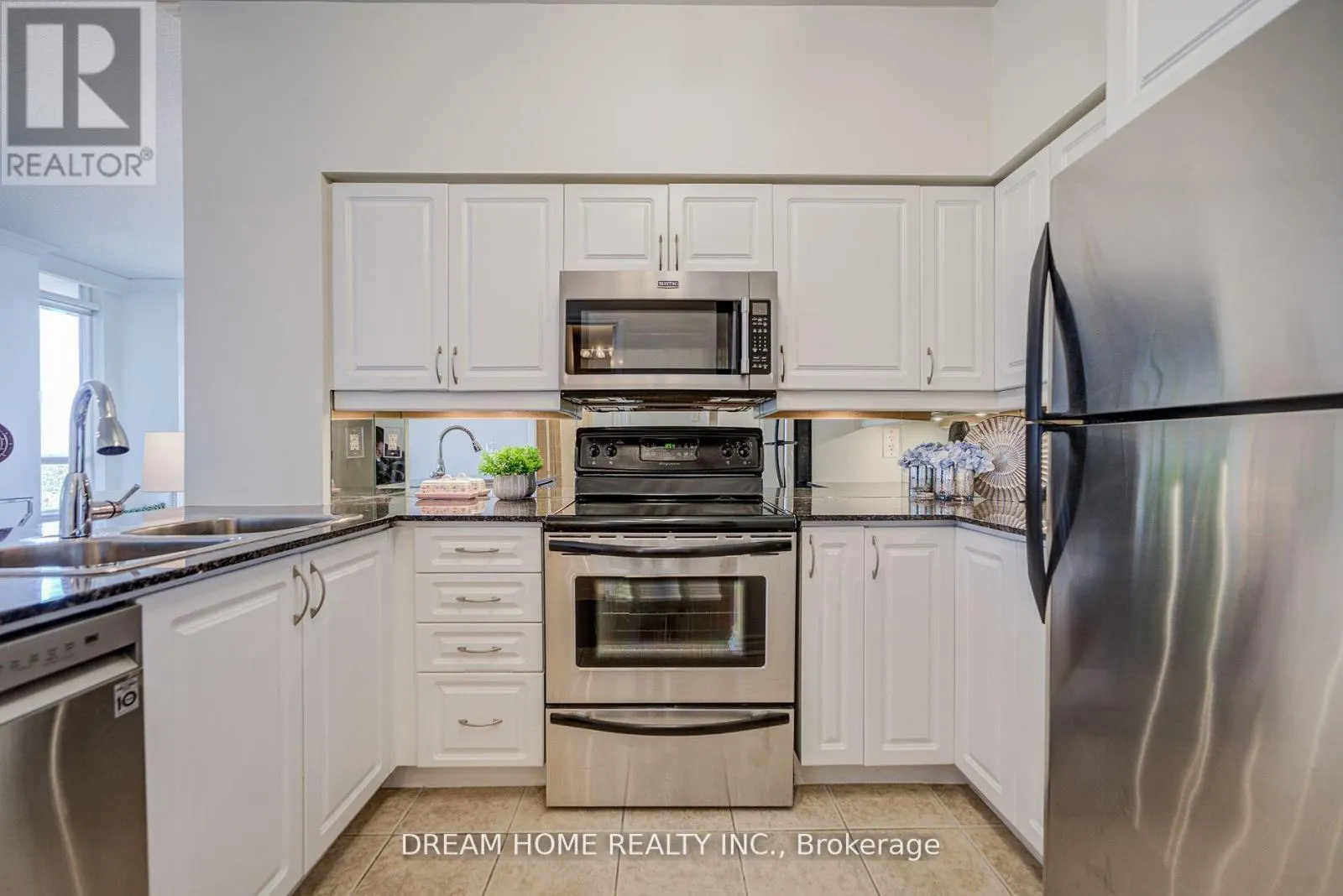 2004 - 388 PRINCE OF WALES DRIVE