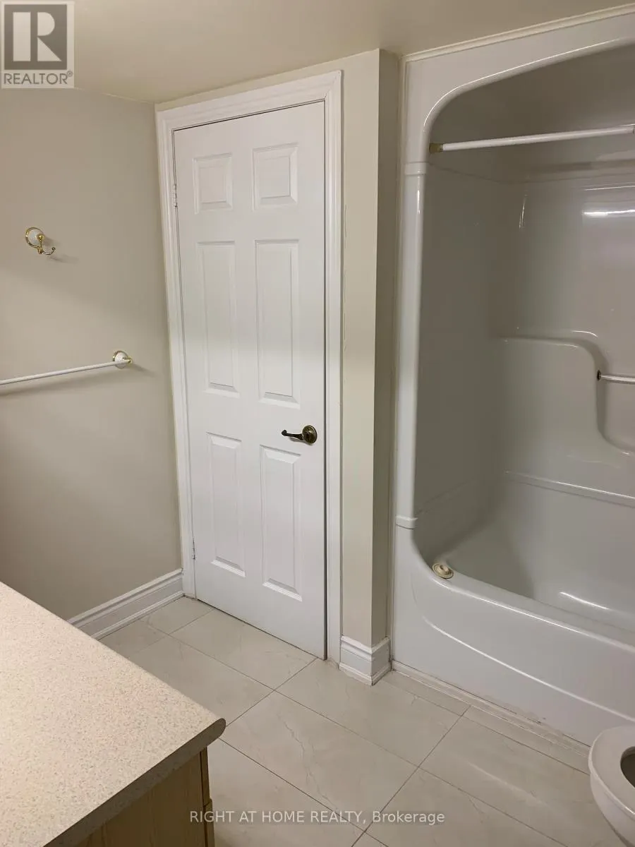 105 - 1480 BISHOPS GATE E