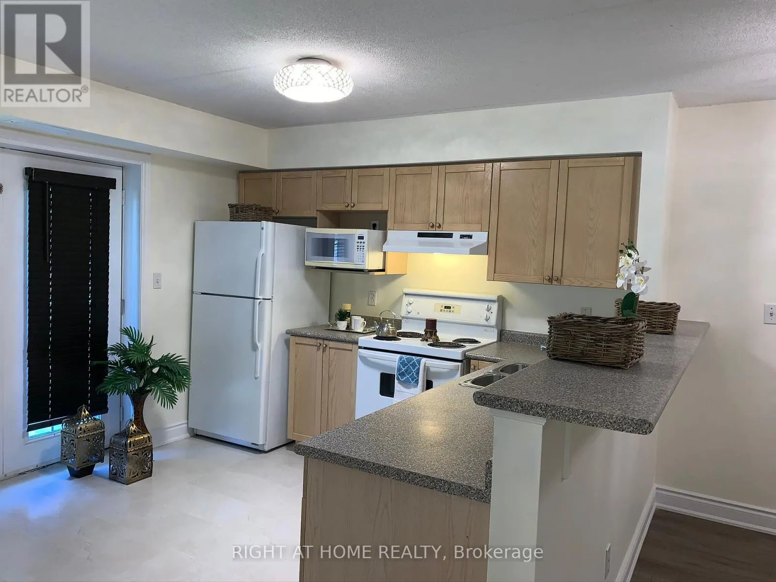 105 - 1480 BISHOPS GATE E