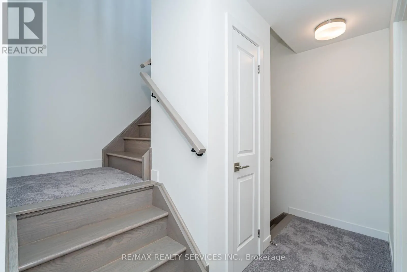 16 - 4017 HICKORY DRIVE