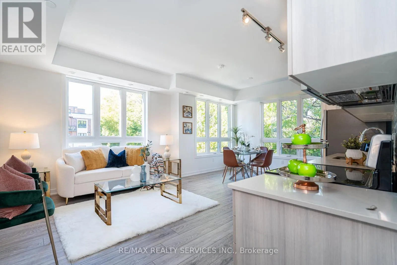 16 - 4017 HICKORY DRIVE