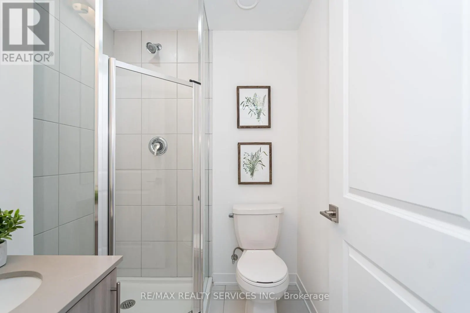 16 - 4017 HICKORY DRIVE