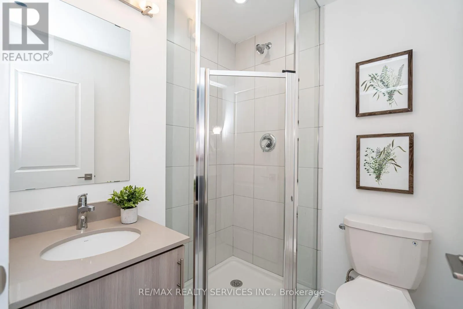 16 - 4017 HICKORY DRIVE