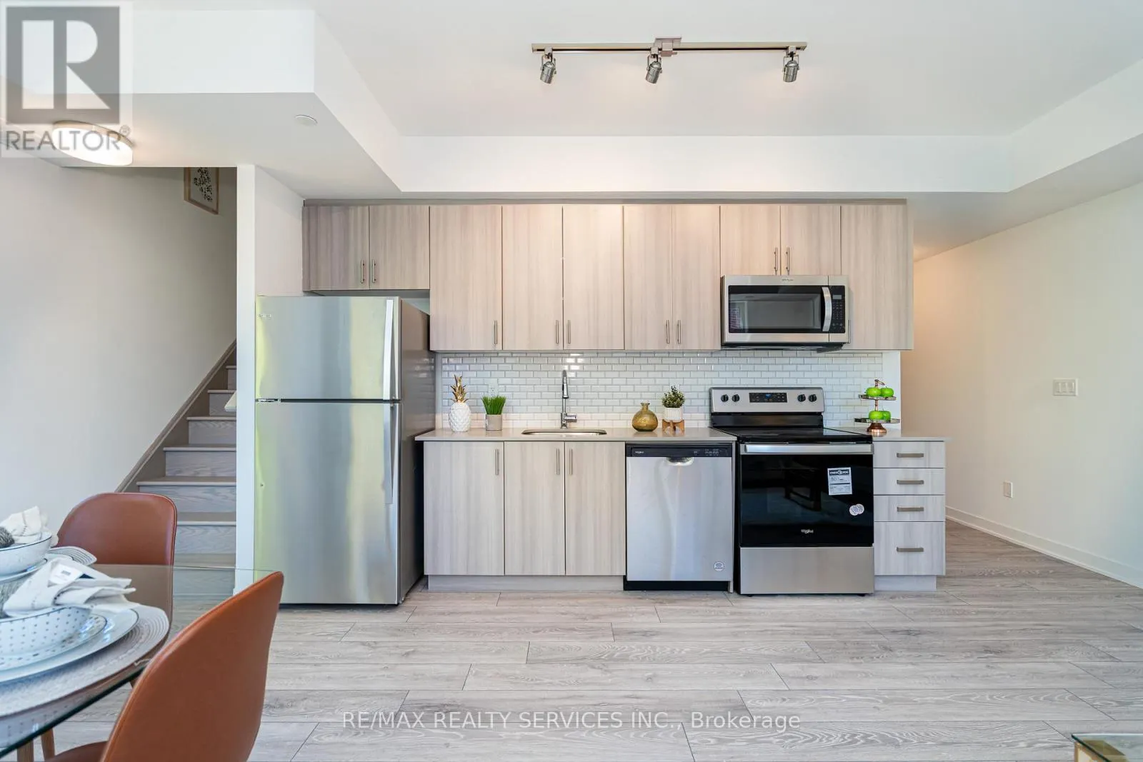 16 - 4017 HICKORY DRIVE
