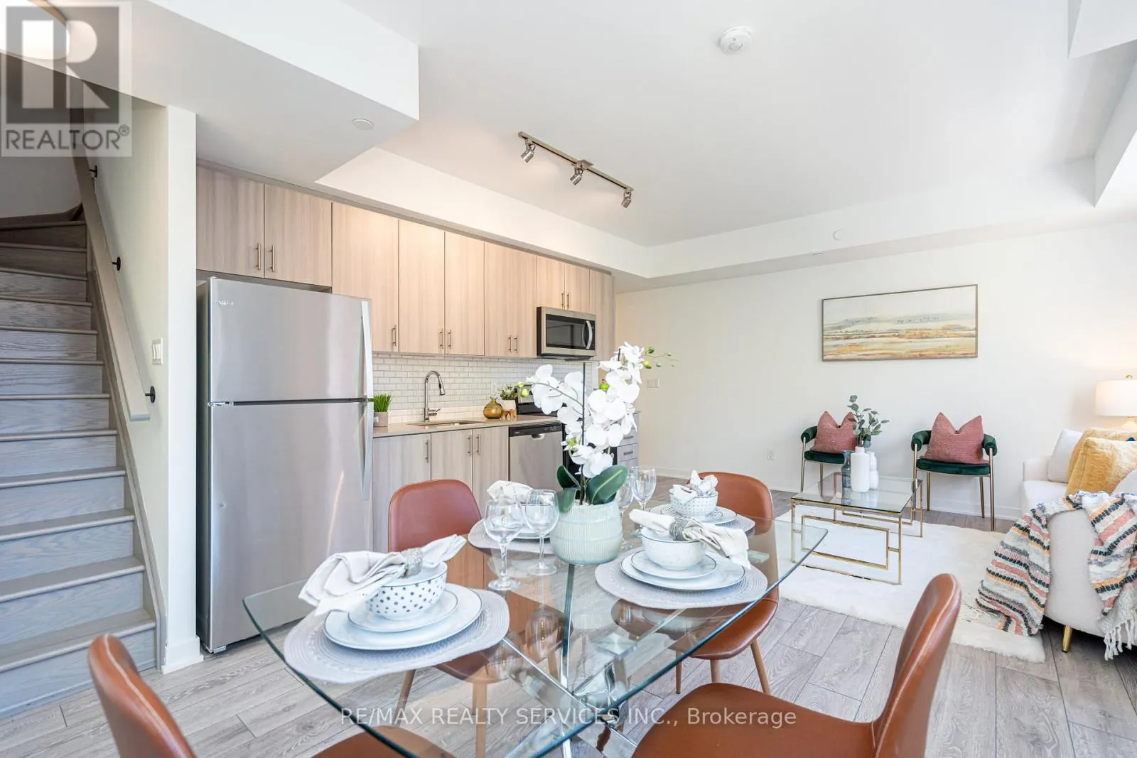 16 - 4017 HICKORY DRIVE