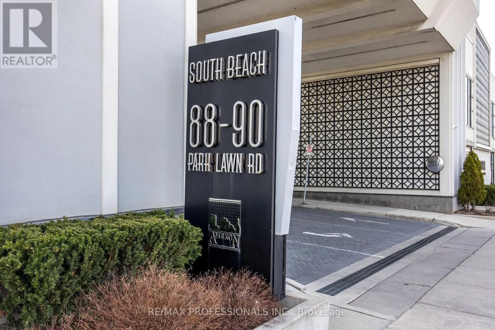 2016 - 88 PARK LAWN ROAD
