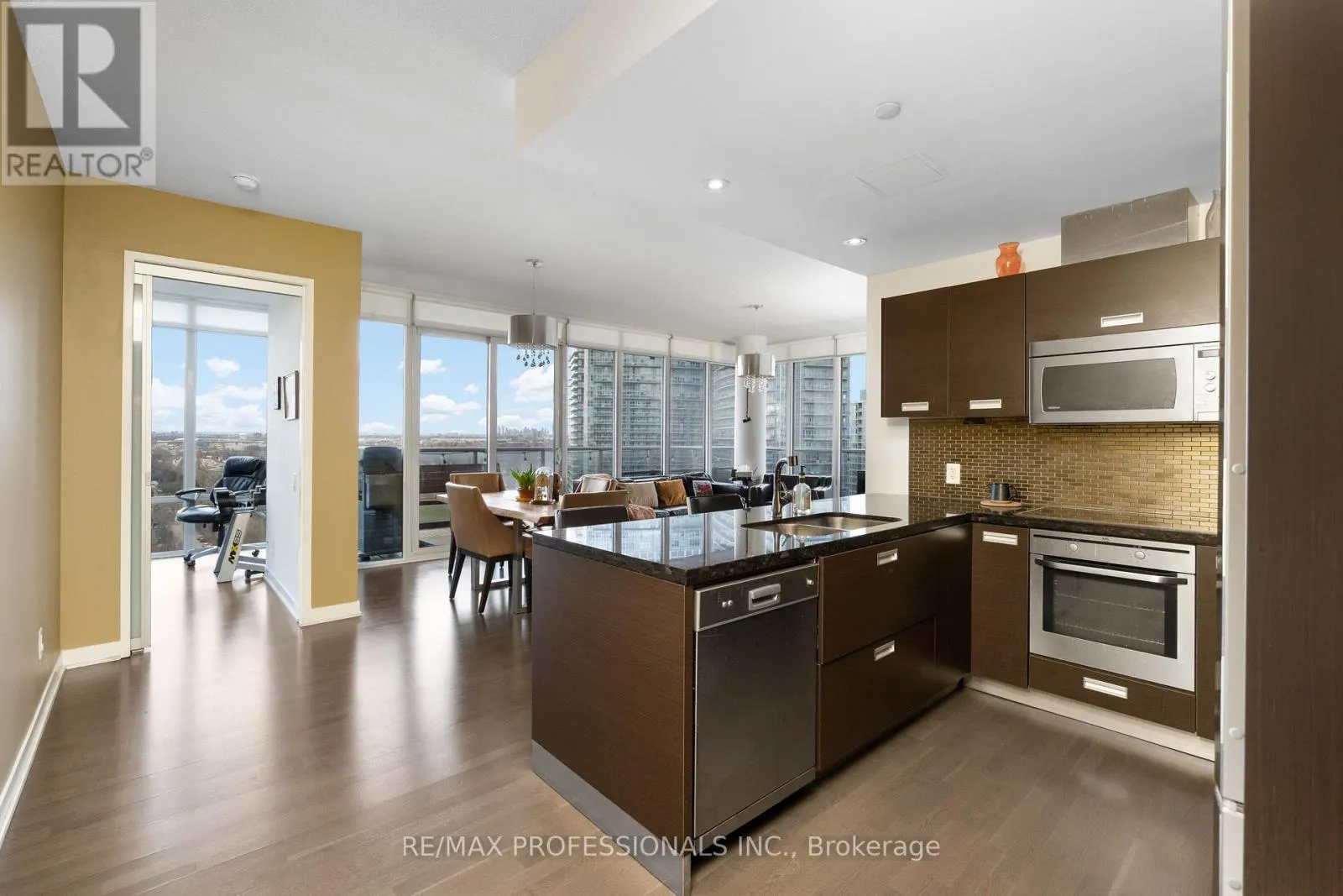 2016 - 88 PARK LAWN ROAD