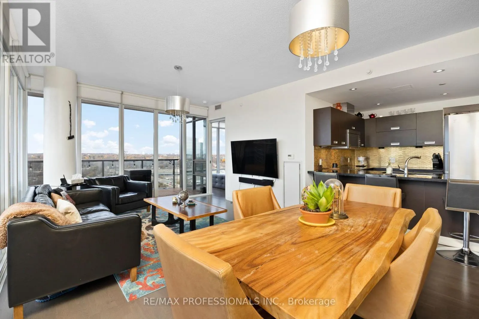 2016 - 88 PARK LAWN ROAD