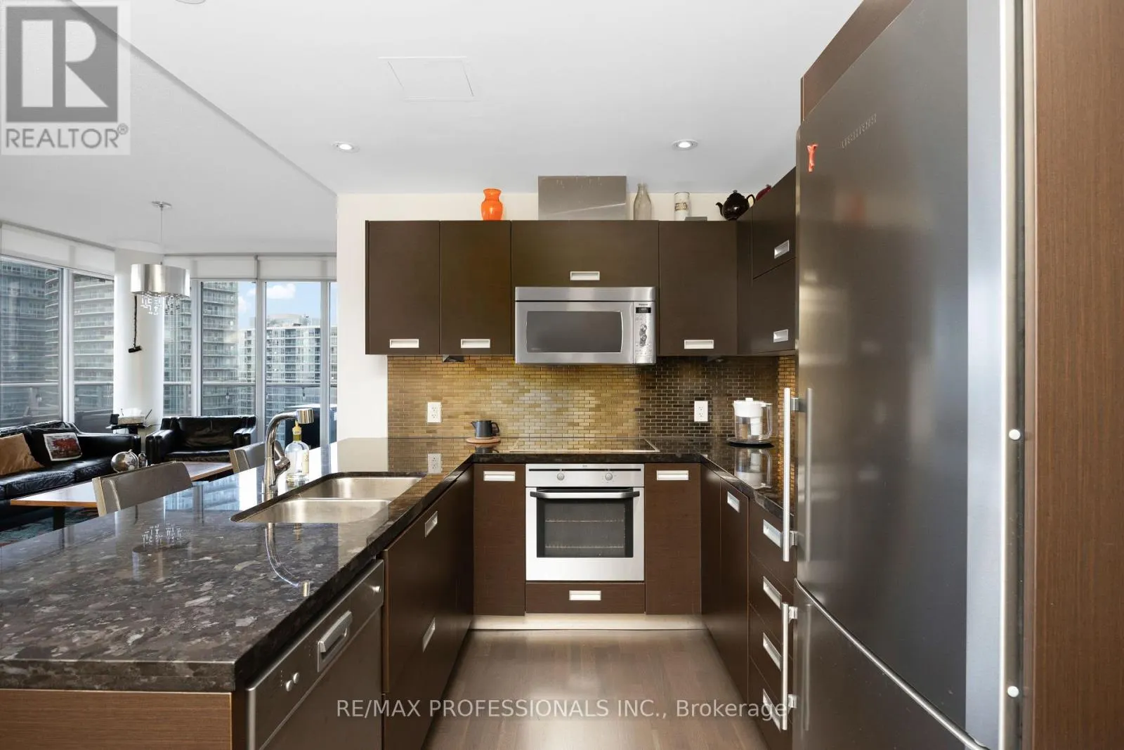 2016 - 88 PARK LAWN ROAD