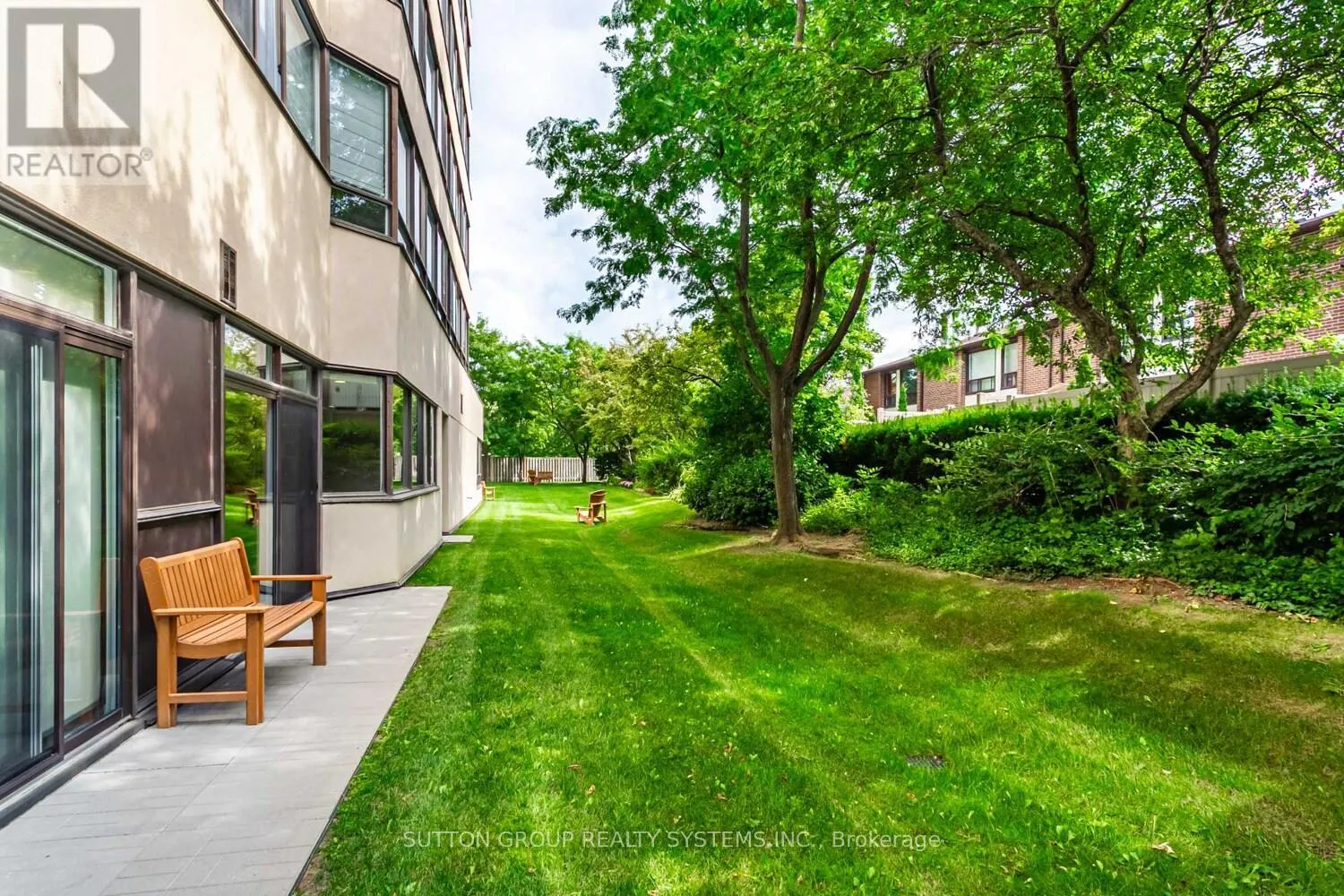 619 - 1001 CEDARGLEN GATE