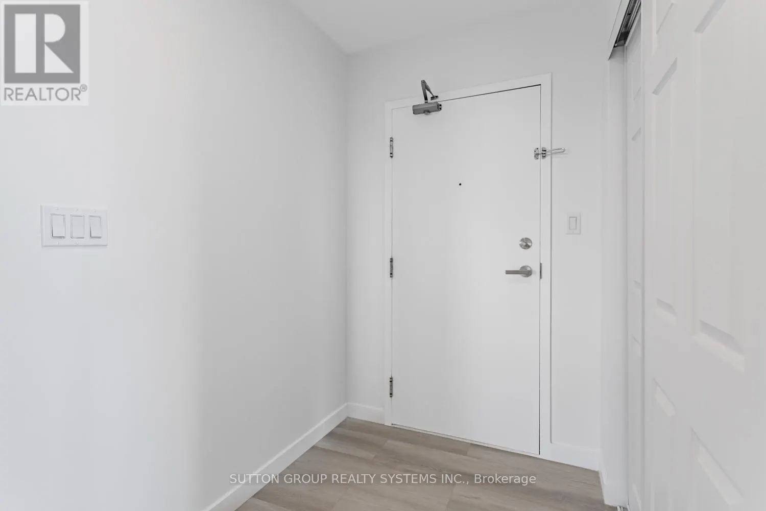 619 - 1001 CEDARGLEN GATE