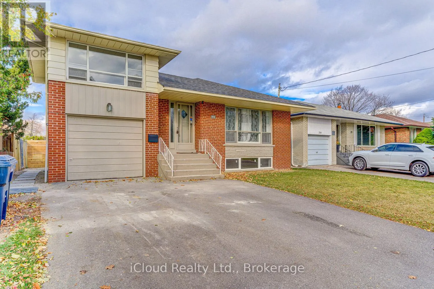 22 DECARIE CIRCLE