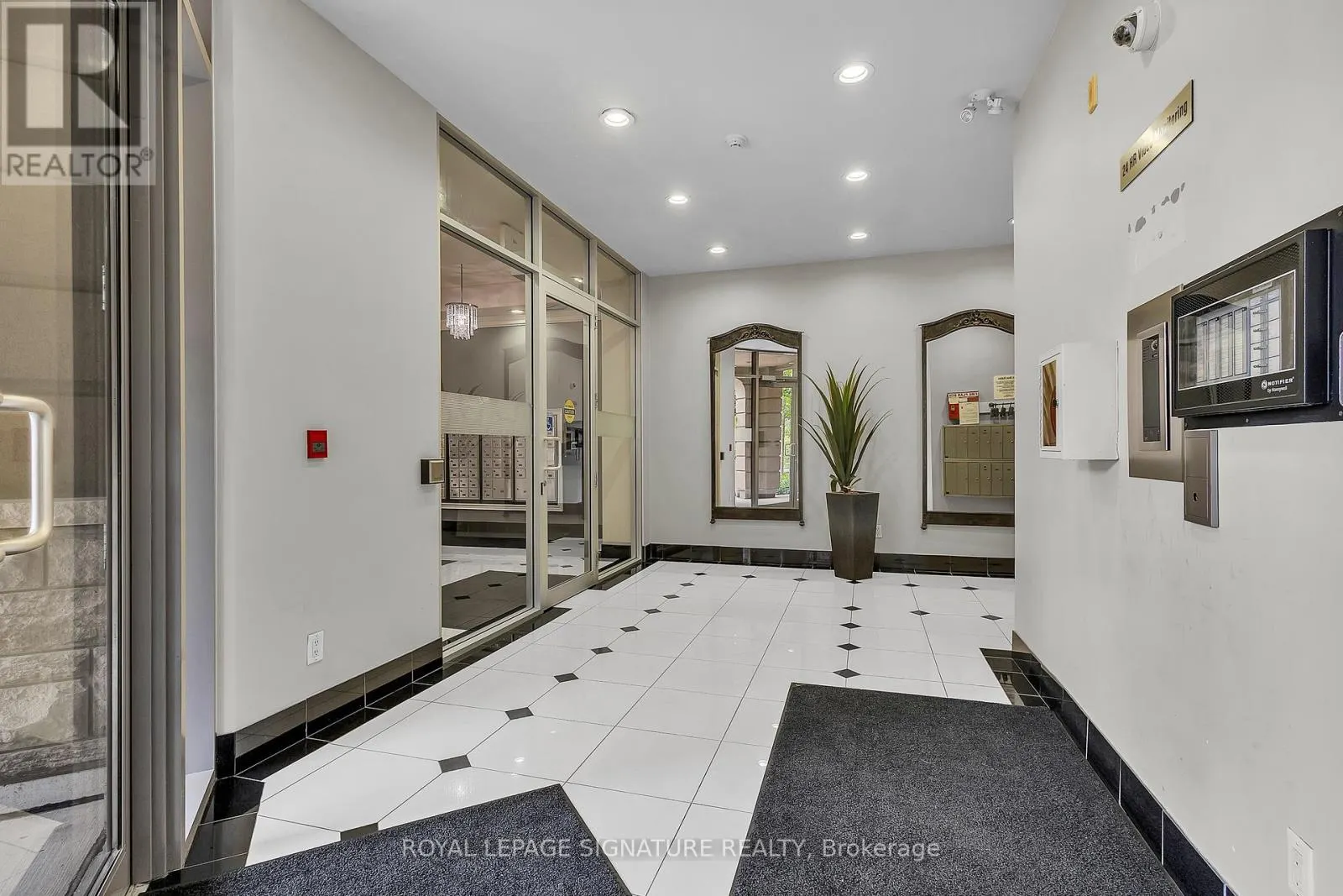 504 - 5327 UPPER MIDDLE ROAD W