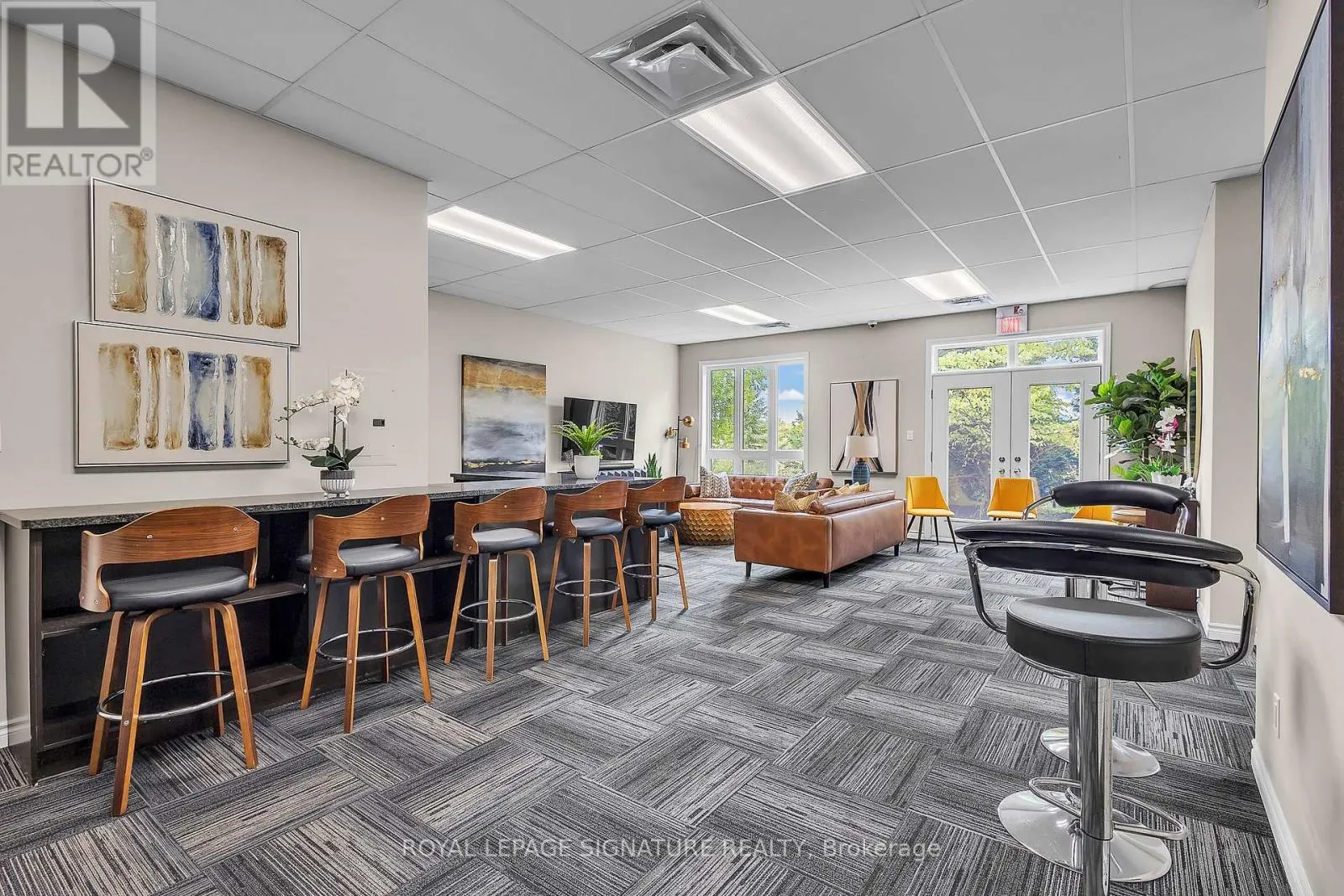 504 - 5327 UPPER MIDDLE ROAD W