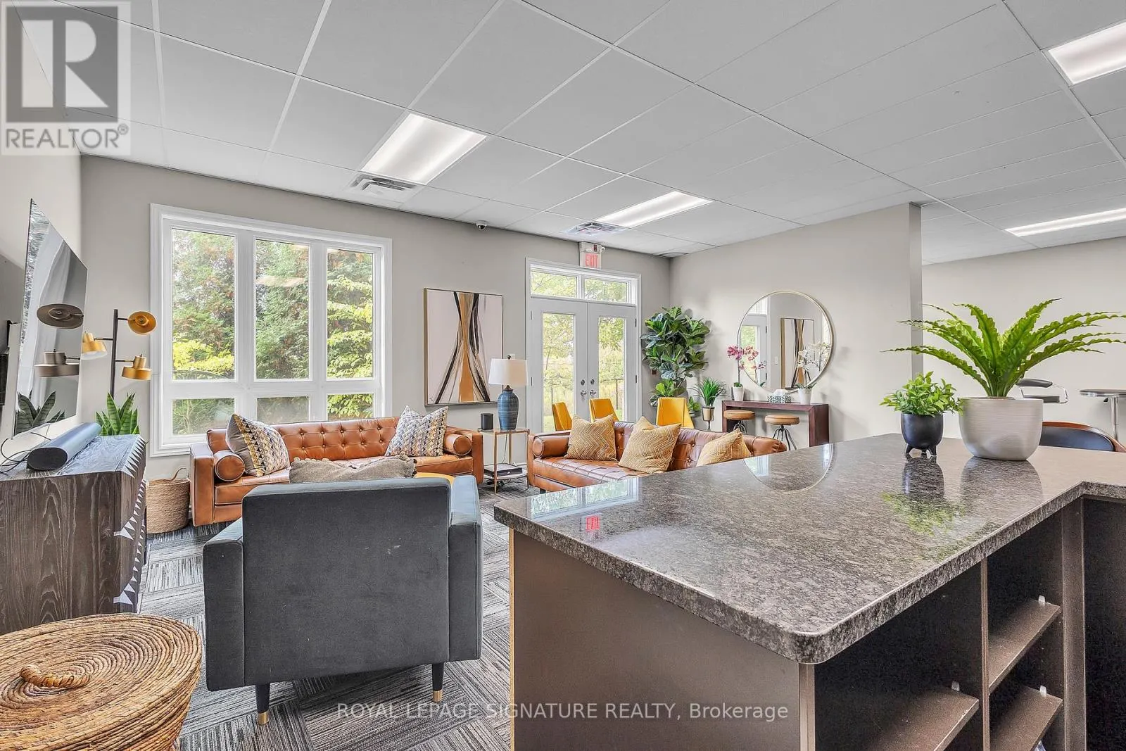 504 - 5327 UPPER MIDDLE ROAD W