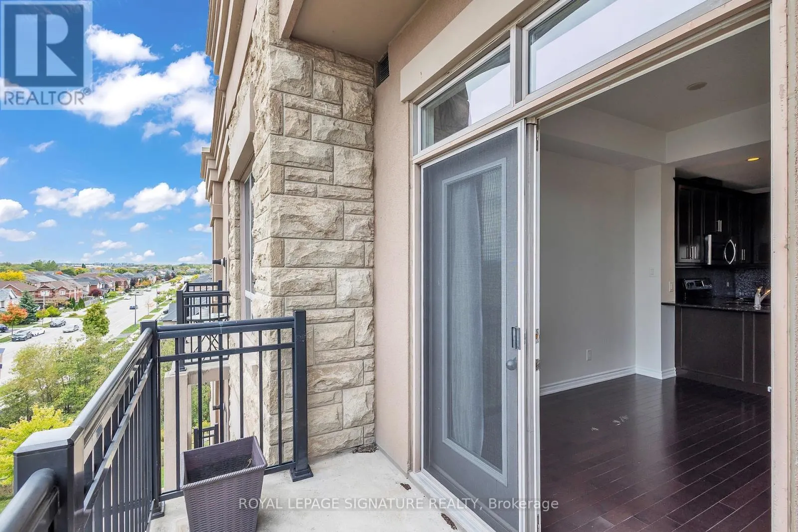504 - 5327 UPPER MIDDLE ROAD W