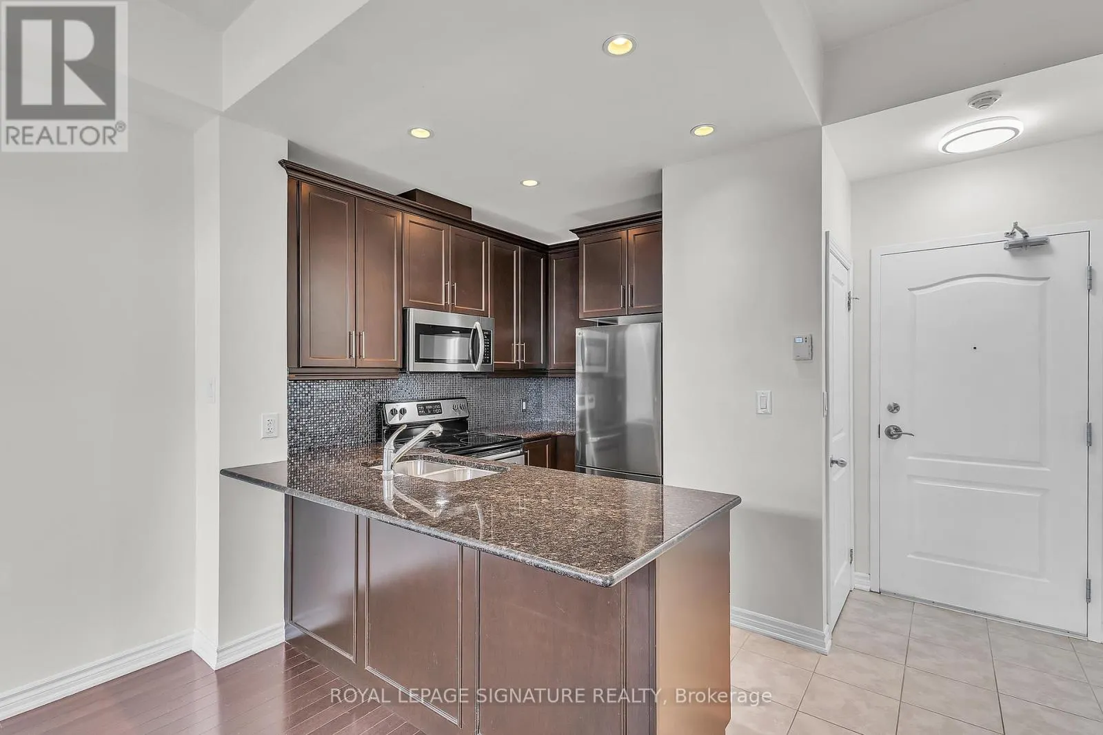 504 - 5327 UPPER MIDDLE ROAD W