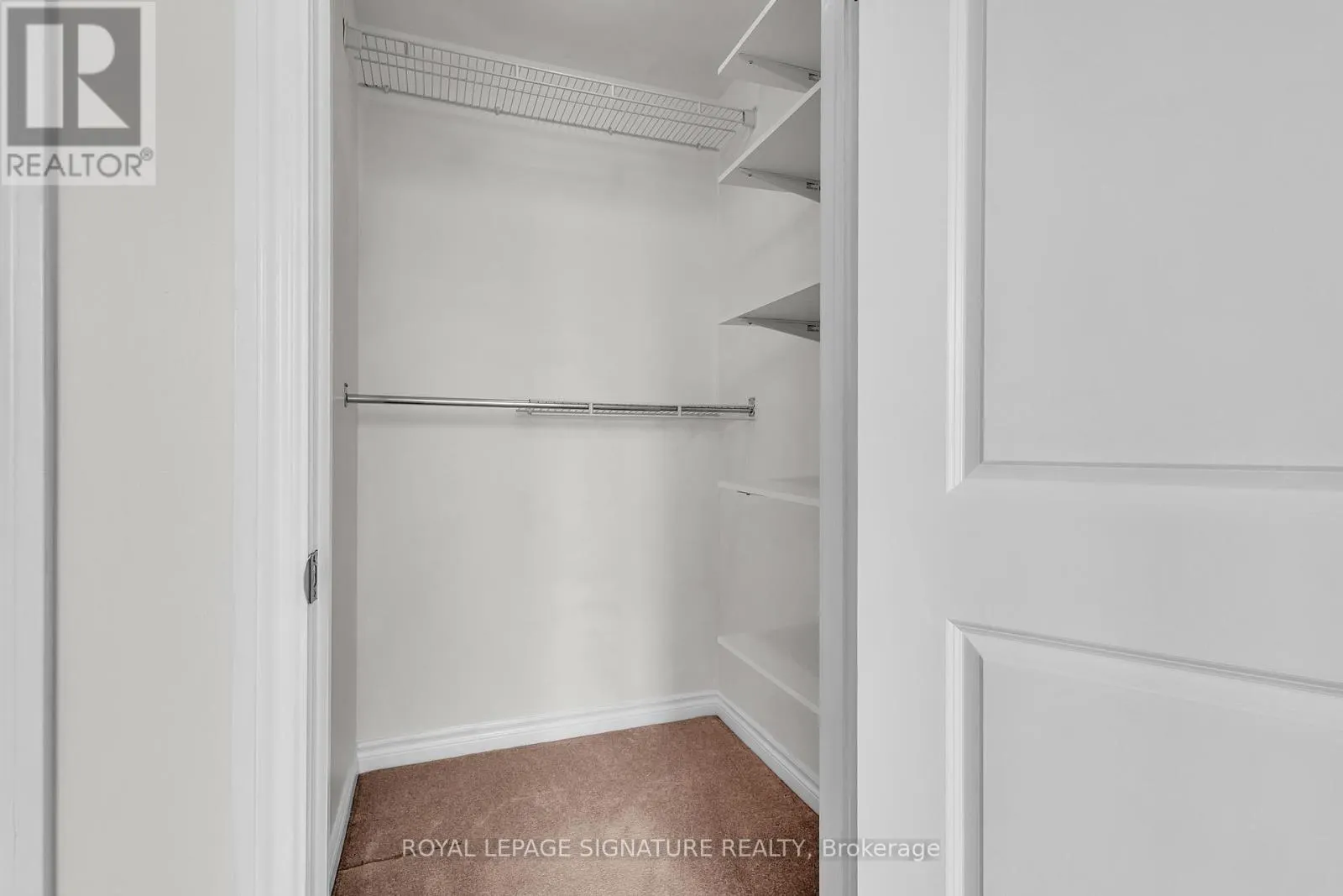 504 - 5327 UPPER MIDDLE ROAD W
