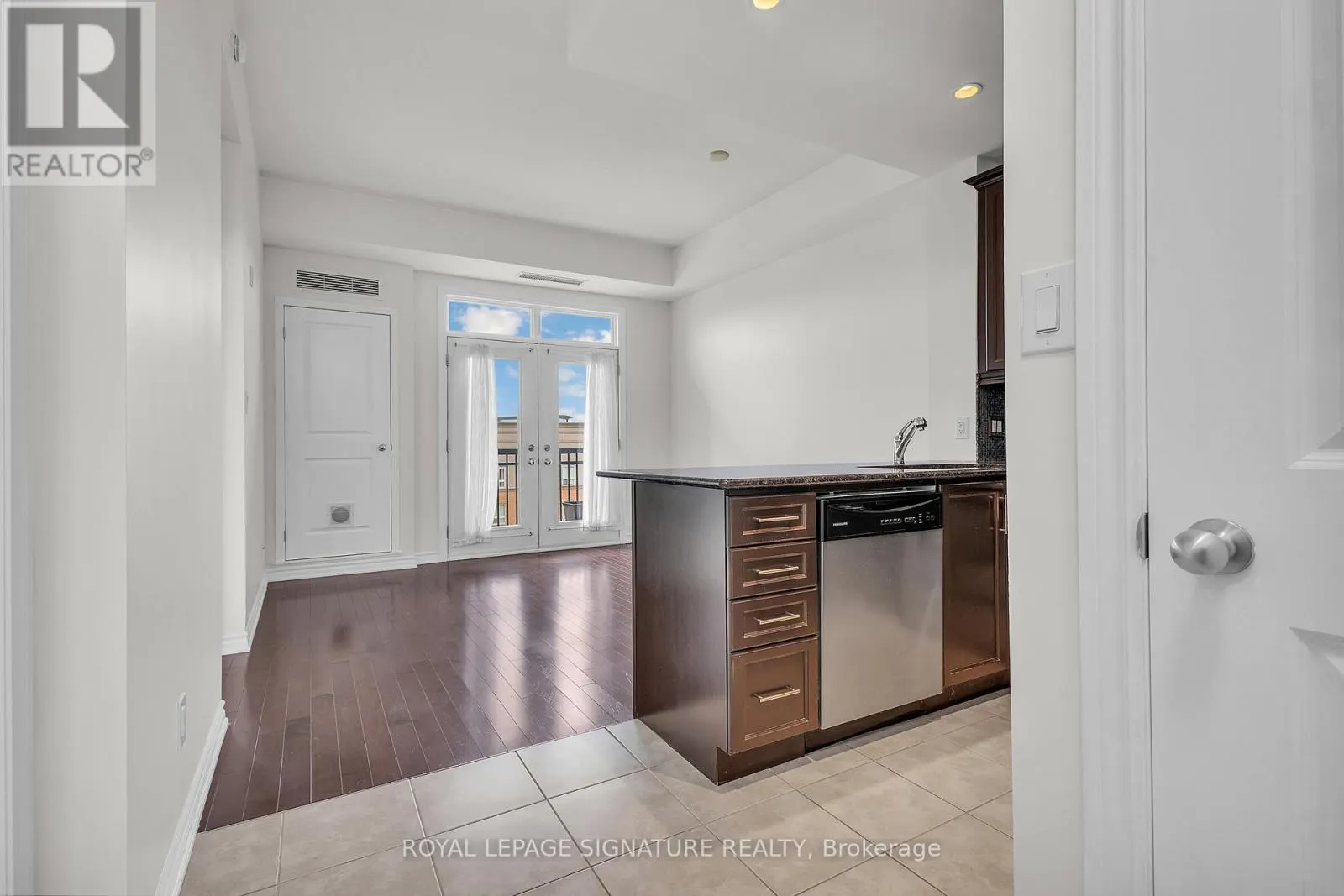 504 - 5327 UPPER MIDDLE ROAD W