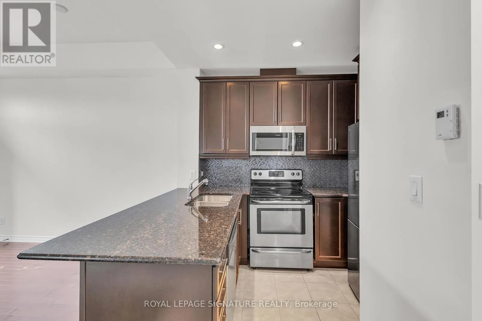504 - 5327 UPPER MIDDLE ROAD W
