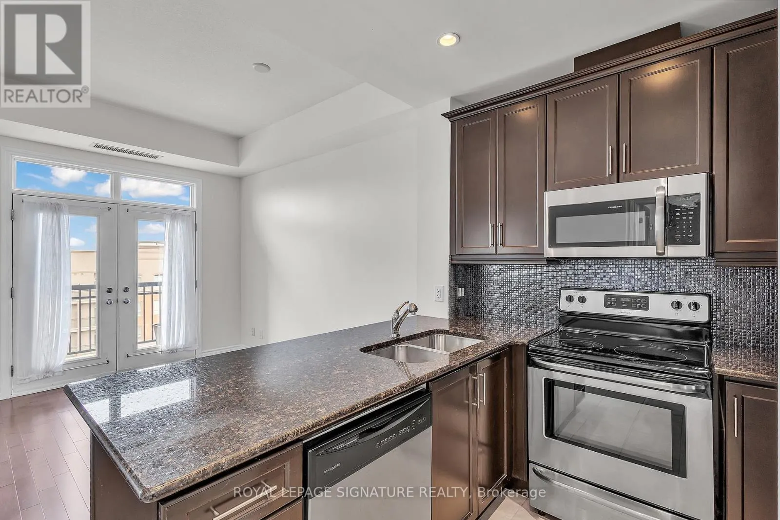 504 - 5327 UPPER MIDDLE ROAD W