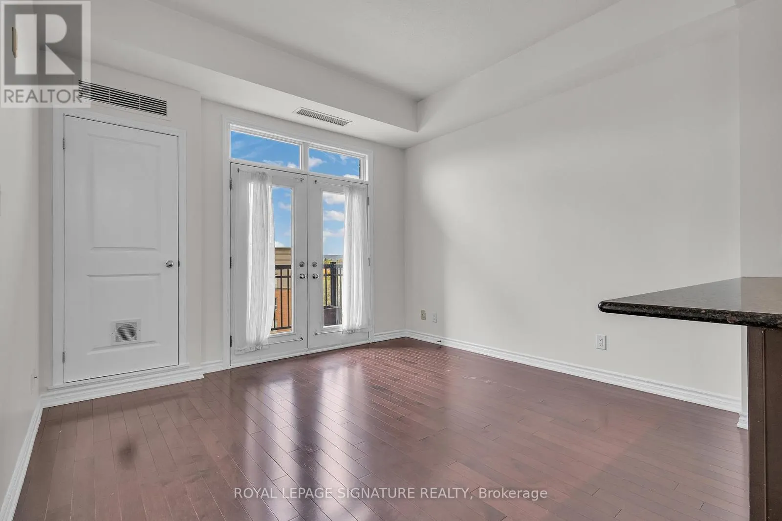 504 - 5327 UPPER MIDDLE ROAD W