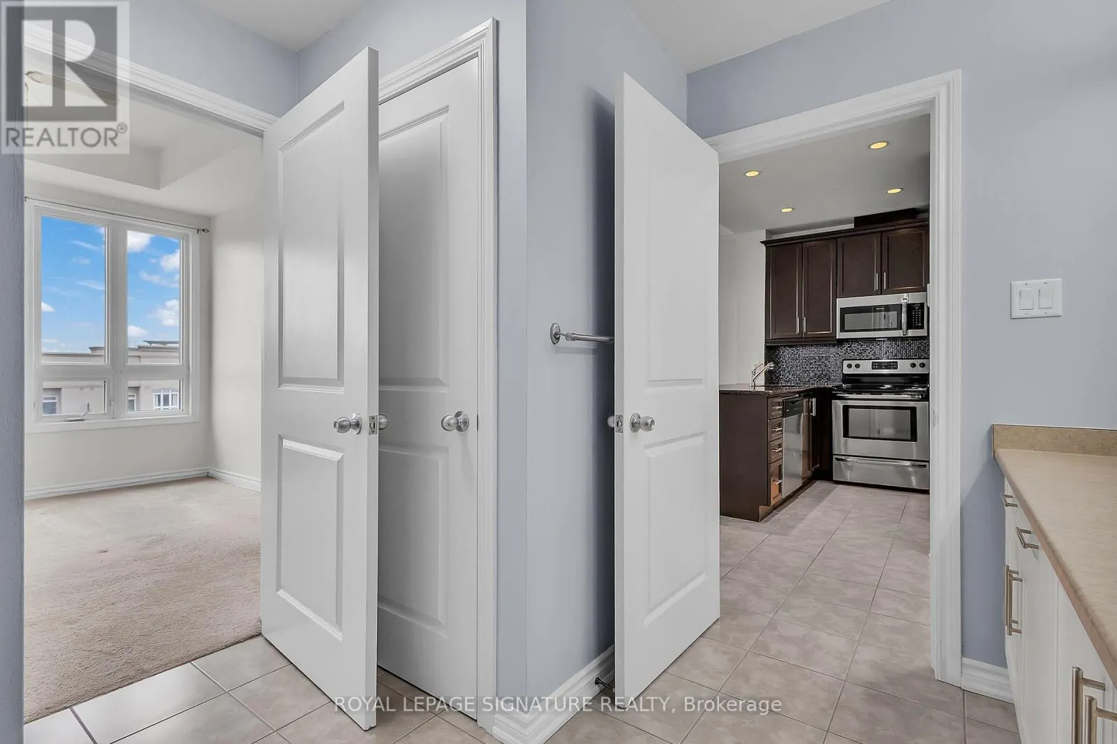 504 - 5327 UPPER MIDDLE ROAD W