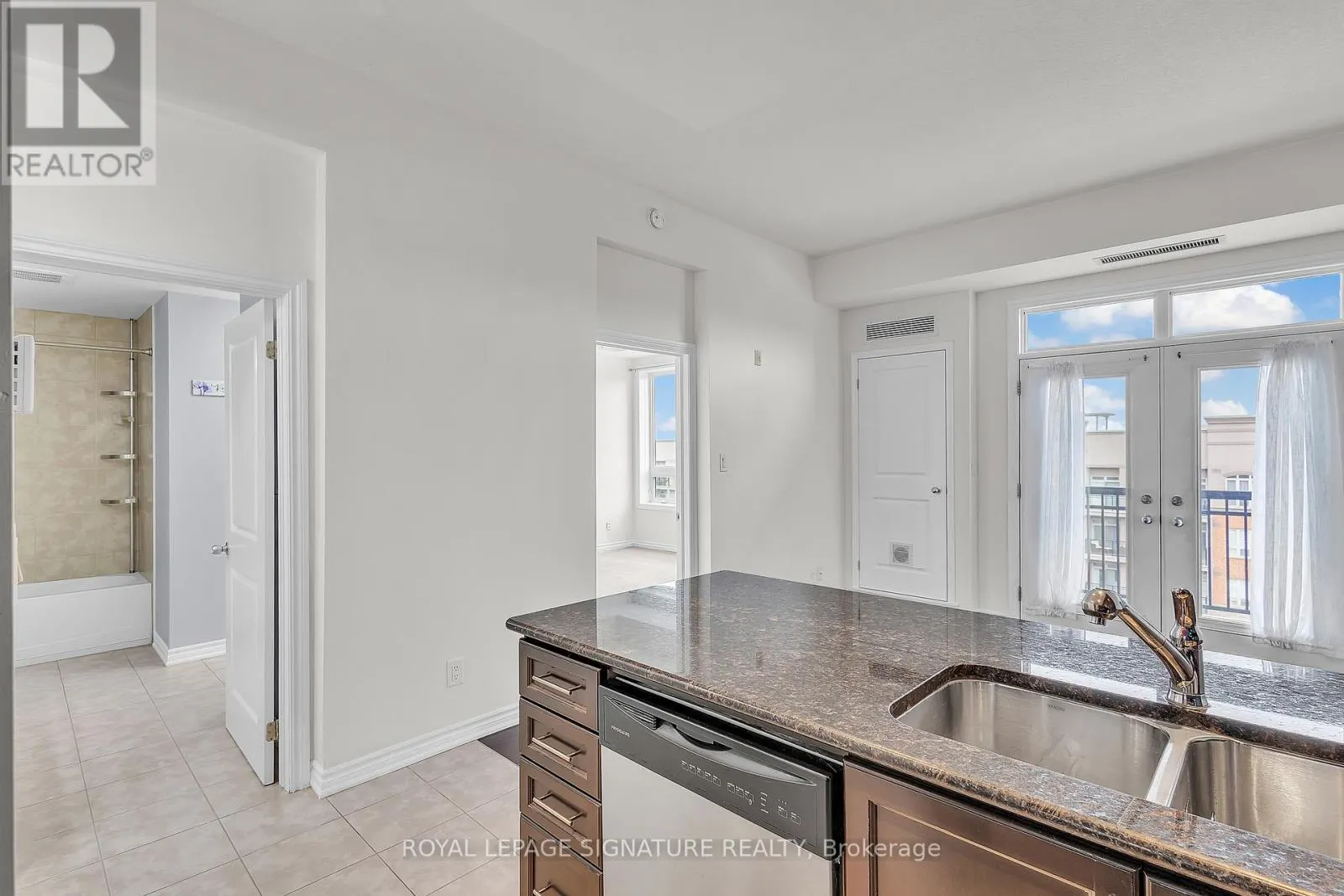 504 - 5327 UPPER MIDDLE ROAD W