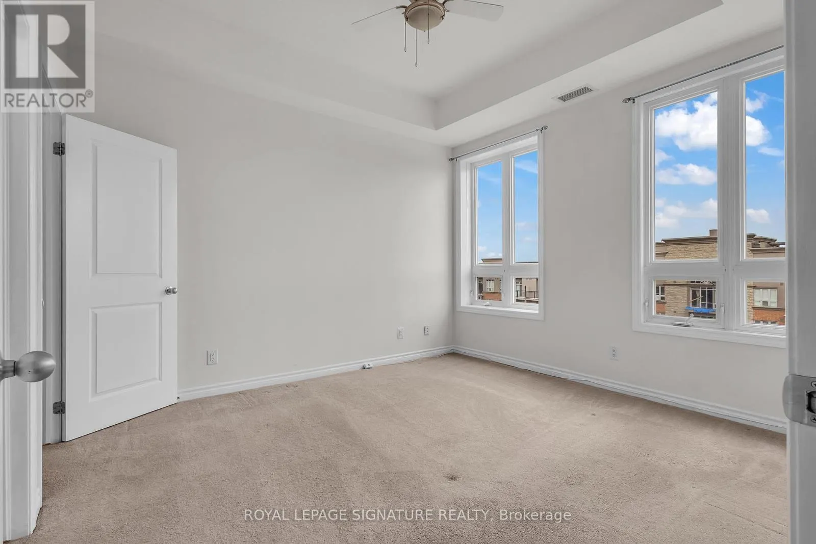 504 - 5327 UPPER MIDDLE ROAD W