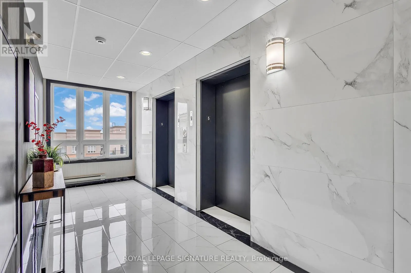 504 - 5327 UPPER MIDDLE ROAD W
