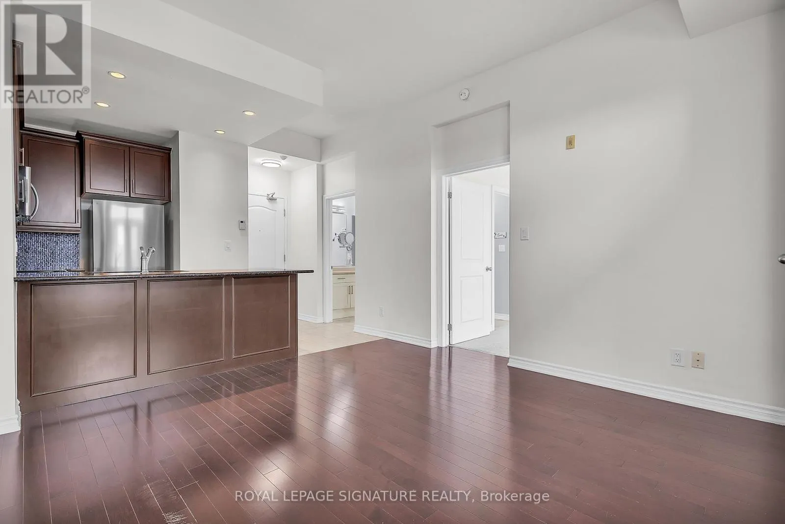 504 - 5327 UPPER MIDDLE ROAD W