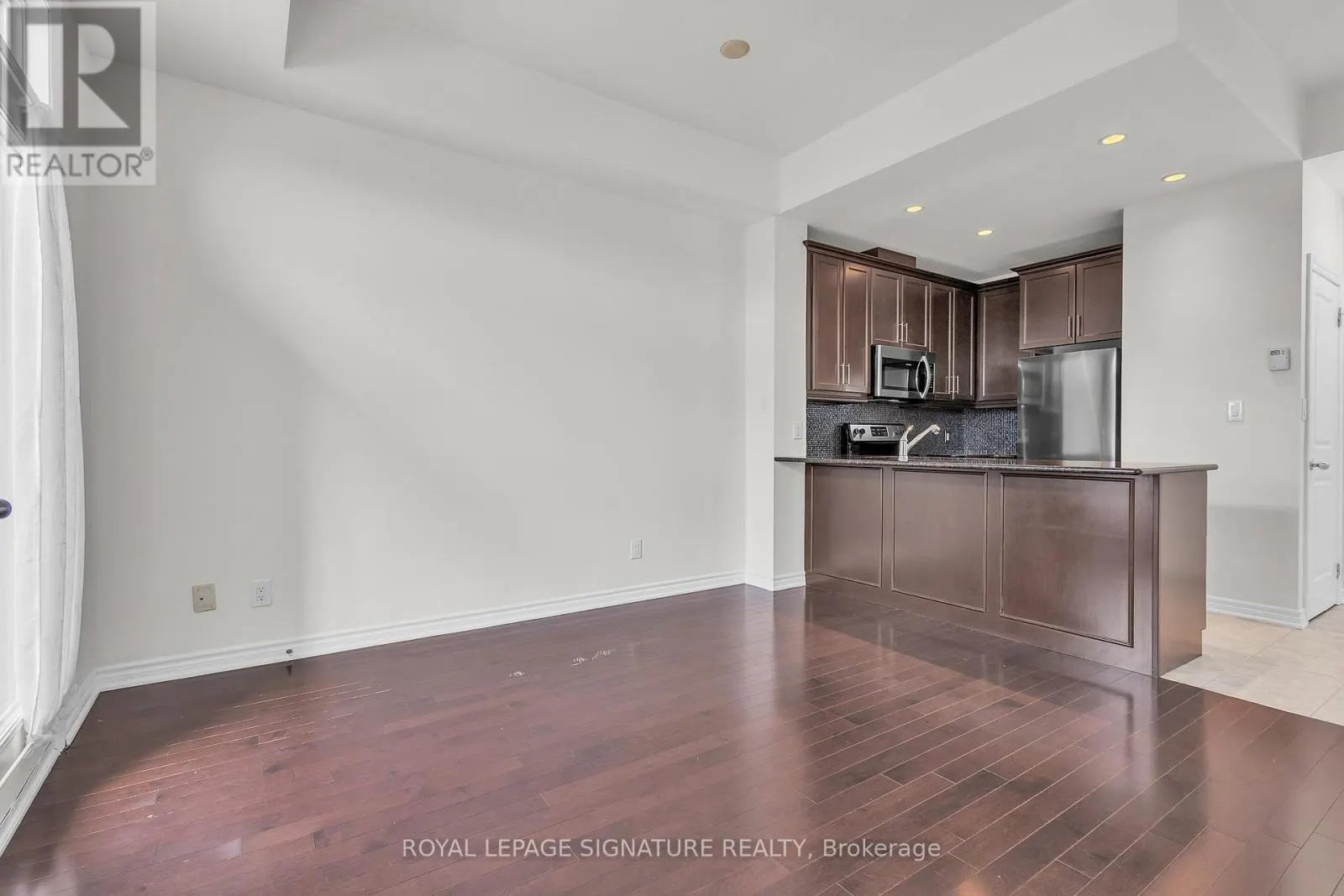 504 - 5327 UPPER MIDDLE ROAD W