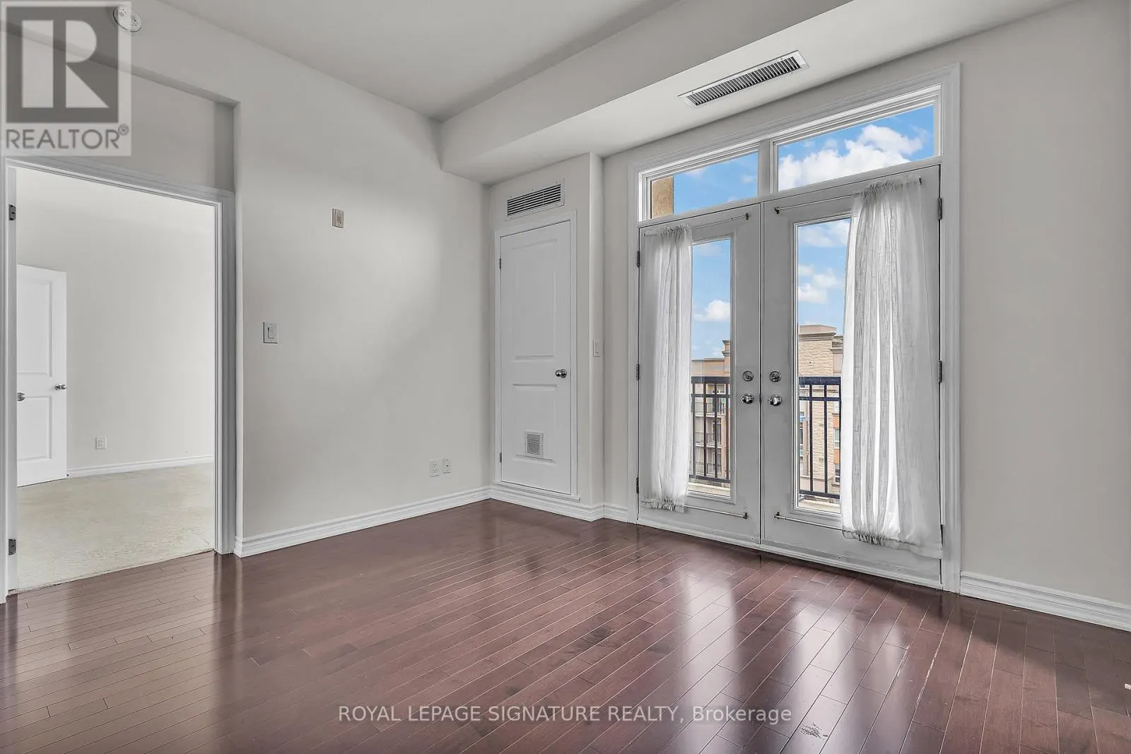 504 - 5327 UPPER MIDDLE ROAD W