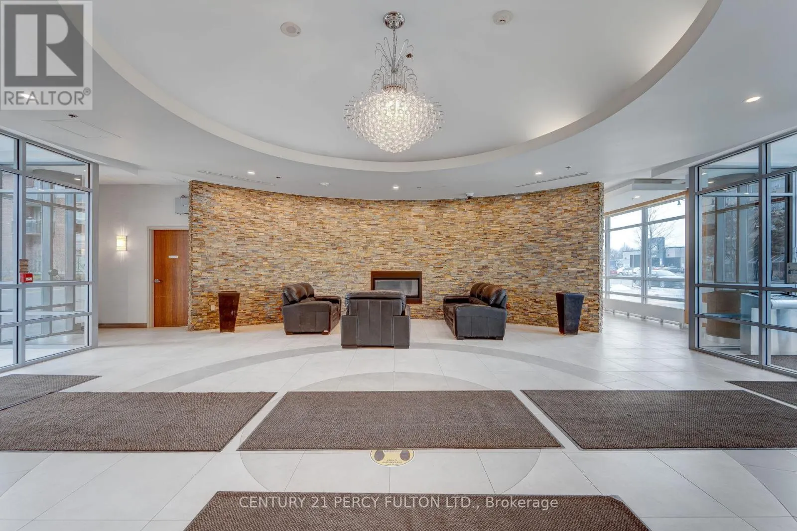218 - 215 QUEEN STREET E