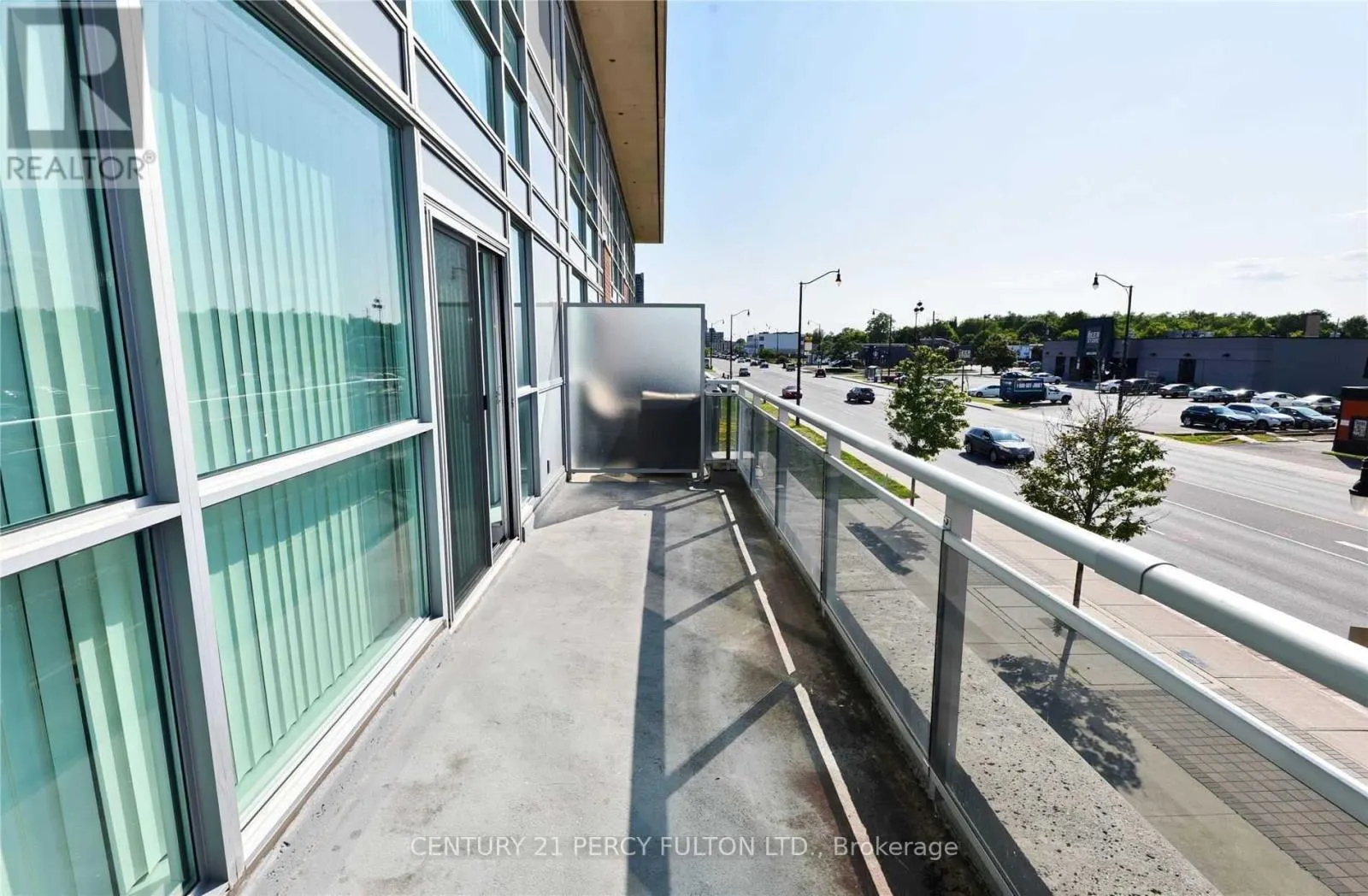 218 - 215 QUEEN STREET E