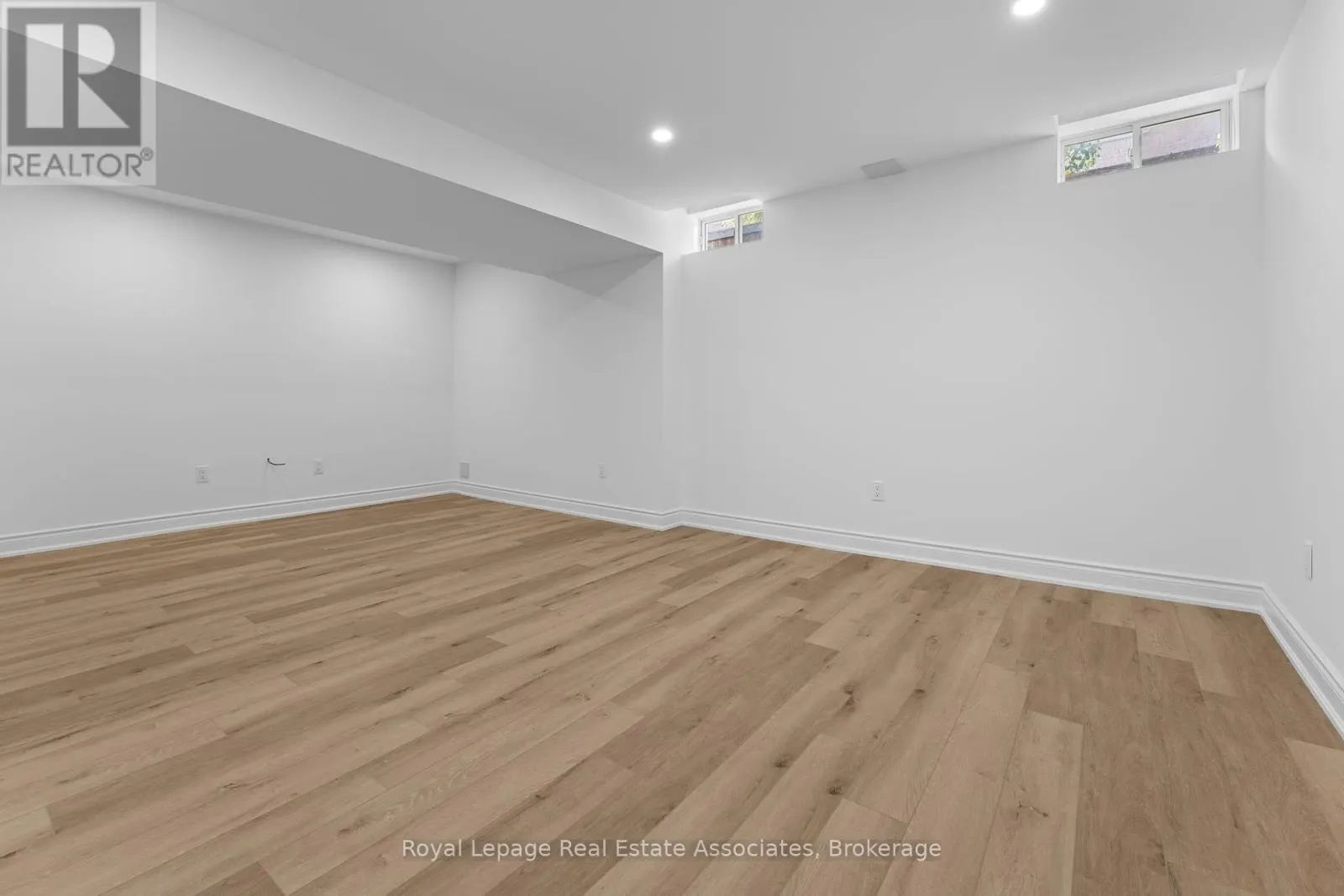 8 SIERRA CRESCENT