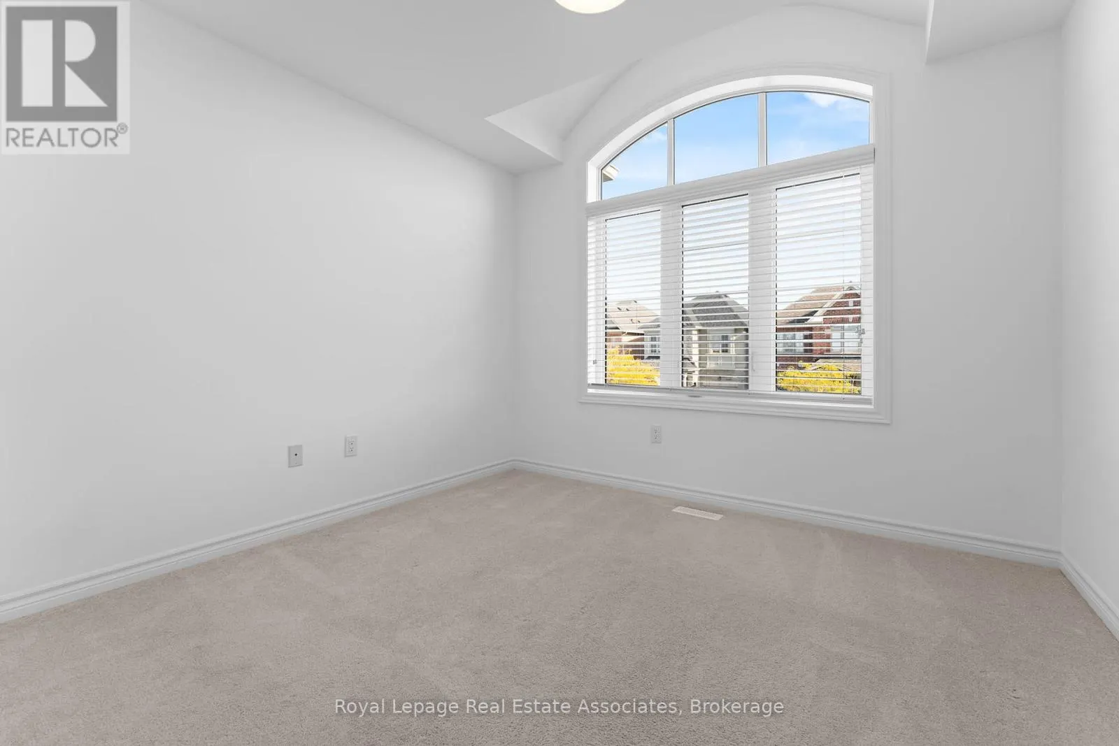 8 SIERRA CRESCENT